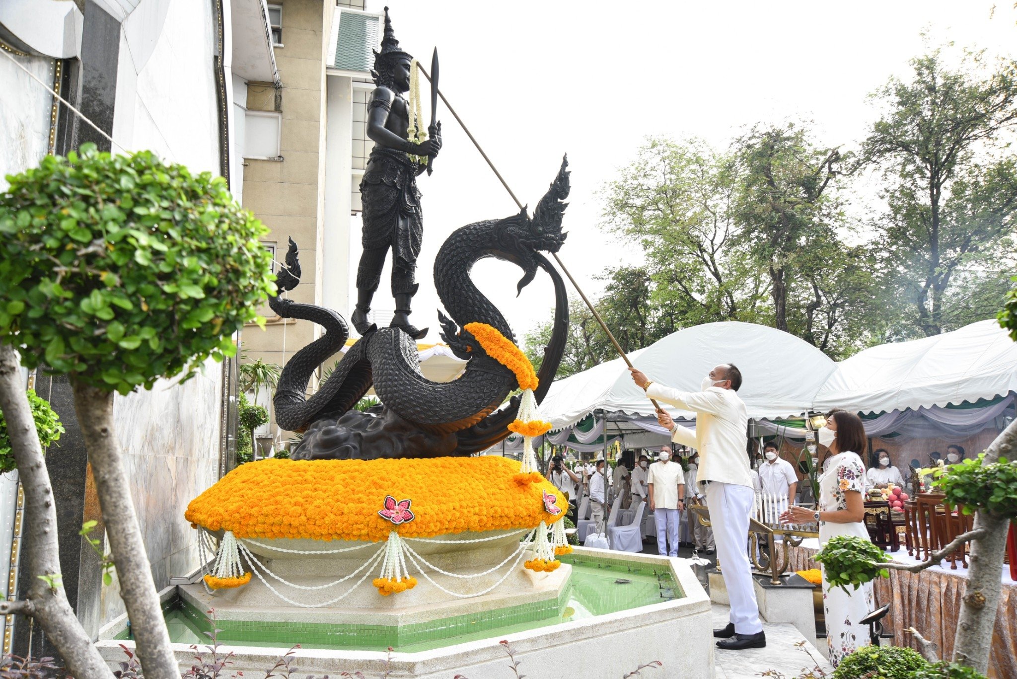 ดร.ทองเปลว กองจันทร์ ปลัดกระทรวงเกษตรและสหกรณ์ เป็นประธานในพิธีบวงสรวงบูรพกษัตริย์ องค์พระพิรุณทรงนาค และศาลพระภูมิเจ้าที่ เนื่องในวันพระราชพิธีพืชมงคลจรดพระนังคัลแรกนาขวัญ ประจำปี 2565..คลิก