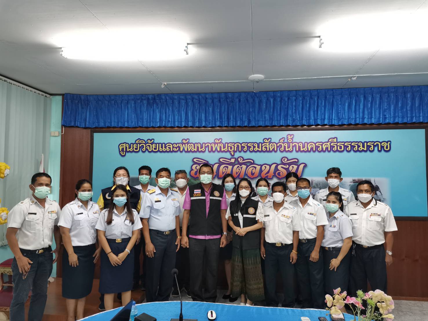 นายธนาวุฒิ กุลจิตติชนก หัวหน้าผู้ตรวจราชการกรม พร้อมด้วยนางสุทธินี ลิ้มธรรมมหิศร ผู้อำนวยการกองวิจัยและพัฒนาการเพาะเลี้ยงสัตว์น้ำชายฝั่ง ลงพื้นที่ตรวจเยี่ยมติดตามผลการดำเนินงานของ ศูนย์วิจัยและพัฒนาพันธุกรรมสัตว์น้ำนครศรีธรรมราช..คลิก