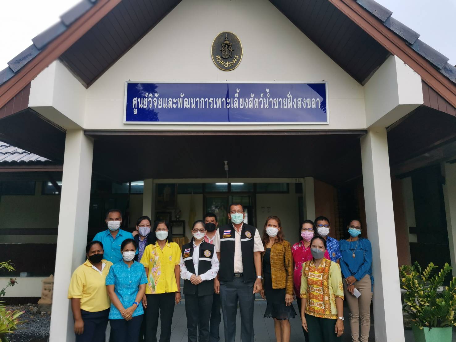 นายธนาวุฒิ กุลจิตติชนก หัวหน้าผู้ตรวจราชการกรม พร้อมด้วยนางสุทธินี ลิ้มธรรมมหิศร ผู้อำนวยการกองวิจัยและพัฒนาการเพาะเลี้ยงสัตว์น้ำชายฝั่งลงพื้นที่ตรวจเยี่ยมติดตามผลการดำเนินงานของ ศูนย์วิจัยและพัฒนาการเพาะเลี้ยงสัตว์น้ำชายฝั่งสงขลา