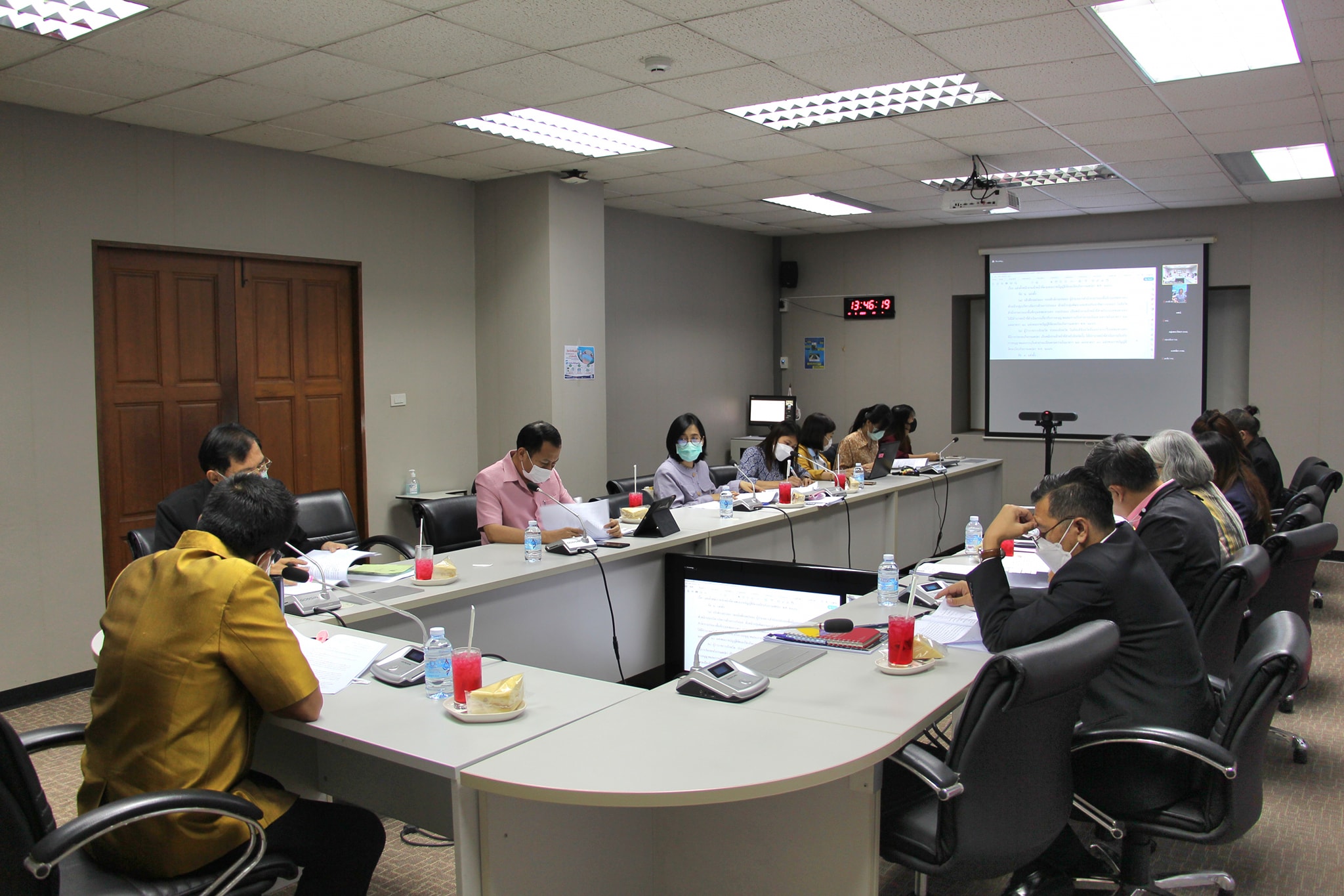 นายบัญชา สุขแก้ว รองอธืบดีกรมประมง เป็นประธานในการประชุมหารือแนวทางการขอรับใบอนุญาตประกอบกิจการแพปลาและกระทำการเป็นผู้ขายทอดตลาดสินค้าสัตว์น้ำ..คลิก