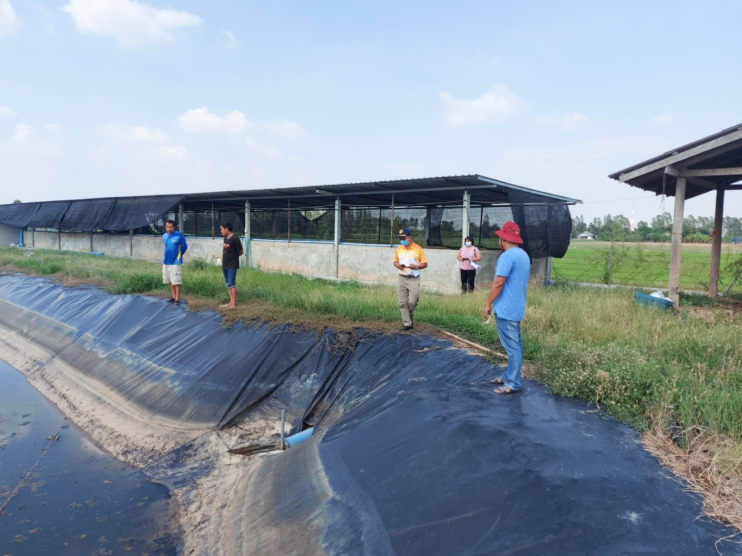ตรวจติดตามฟาร์มเพาะพันธุ์และอนุบาลกุ้งทะลในเขตพื้นที่ ตำบลพังตรุ อำเภอพนมทวน จังหวัดกาญจนบุรี..คลิก