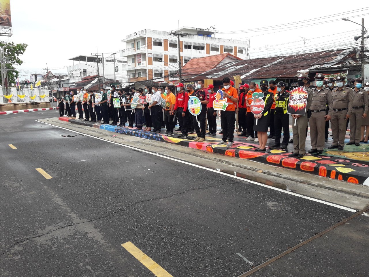 นายกิตติพงษ์ ลีลาศสง่างาม ประมงจังหวัดศรีสะเกษ เข้าร่วมกิจกรรมศรีสะเกษฟ้าใส ร่วมใจลดภัยสิ่งแวดล้อม..คลิก