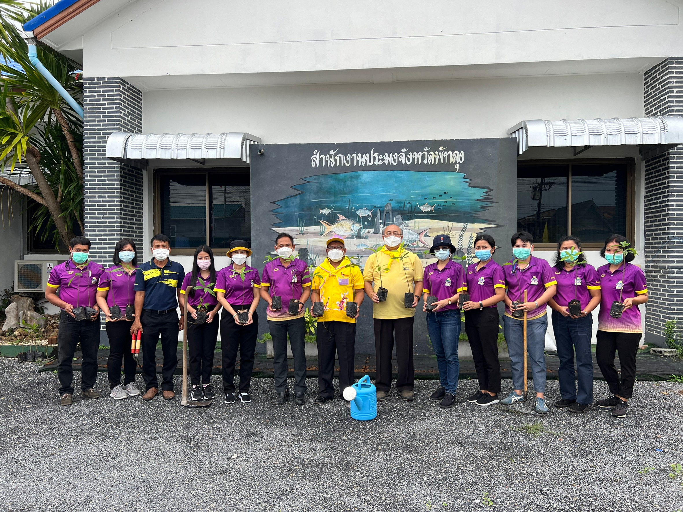 ประมงจังหวัดพัทลุง นำข้าราชการ พนักงานราชการ และลูกจ้างประจำ ร่วมปลูกต้นไม้และพัฒนาบริเวณสำนักงานฯ และบ้านพักของสำนักงานฯ..คลิก