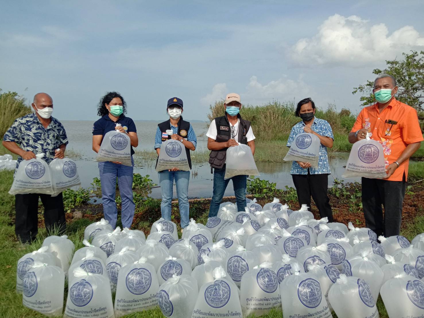 กลุ่มบริหารจัดการด้านการประมง ร่วมปล่อยพันธุ์สัตว์น้ำเพื่อเพิ่มผลผลิตสัตว์น้ำในแหล่งน้ำธรรมชาติพื้นที่อำเภอเมืองพัทลุง..คลิก