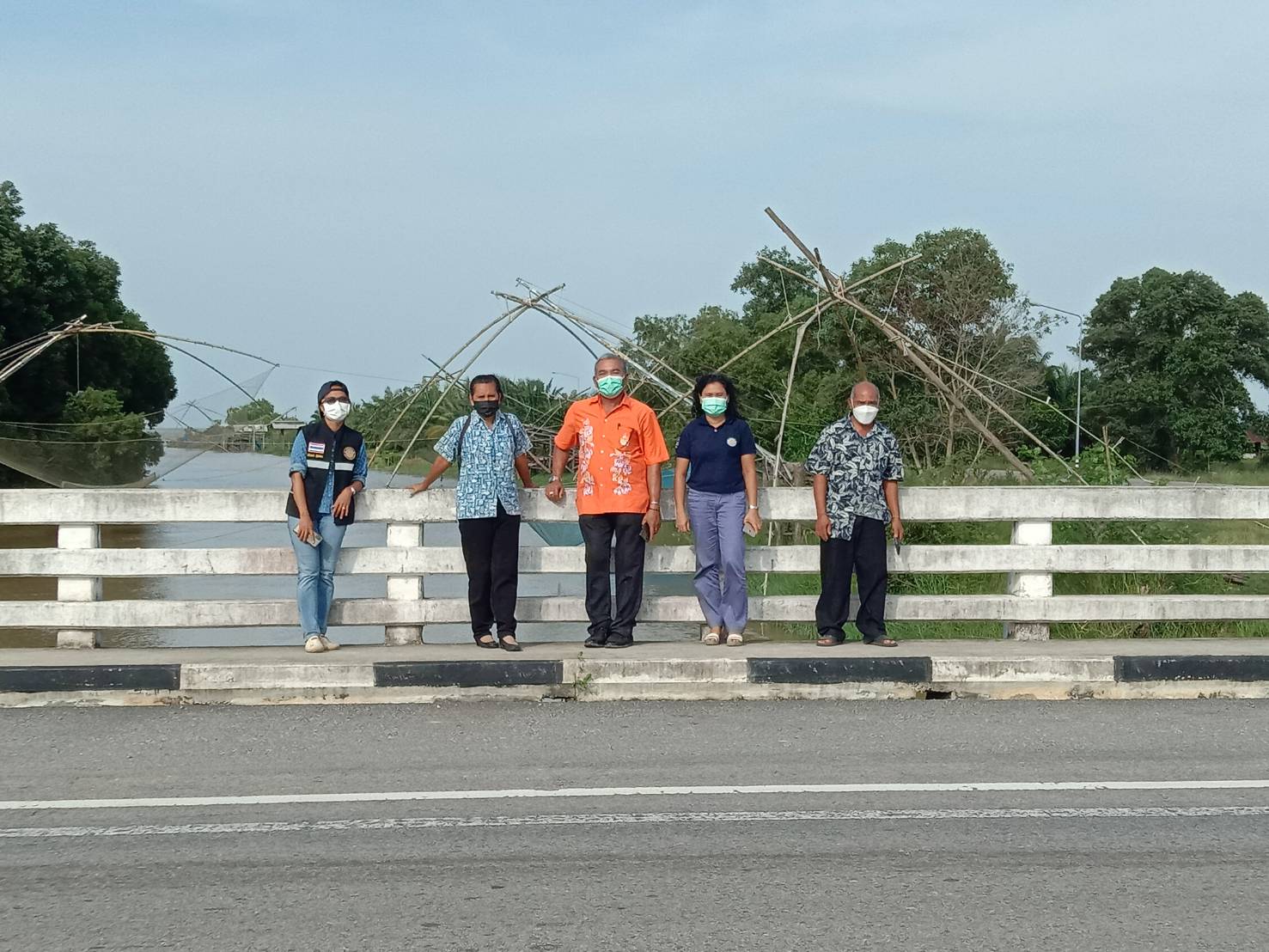 กลุ่มบริหารจัดการด้านการประมง ร่วมปล่อยพันธุ์สัตว์น้ำเพื่อเพิ่มผลผลิตสัตว์น้ำในแหล่งน้ำธรรมชาติพื้นที่อำเภอเมืองพัทลุง