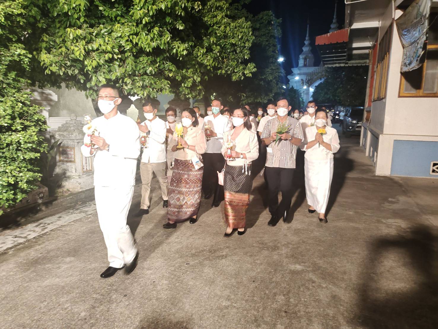 ร่วมกิจกรรมทำบุญตักบาตร และเวียนเทียน เนื่องในวันวิสาขบูชา ประจำปี 2565 ถวายเป็นพุทธบูชา แด่พระภิกษุสงฆ์ ณ วัดพญาภูพระอารามหลวง วัดสวนตาล และวัดพระธาตุจอมนาง..คลิก