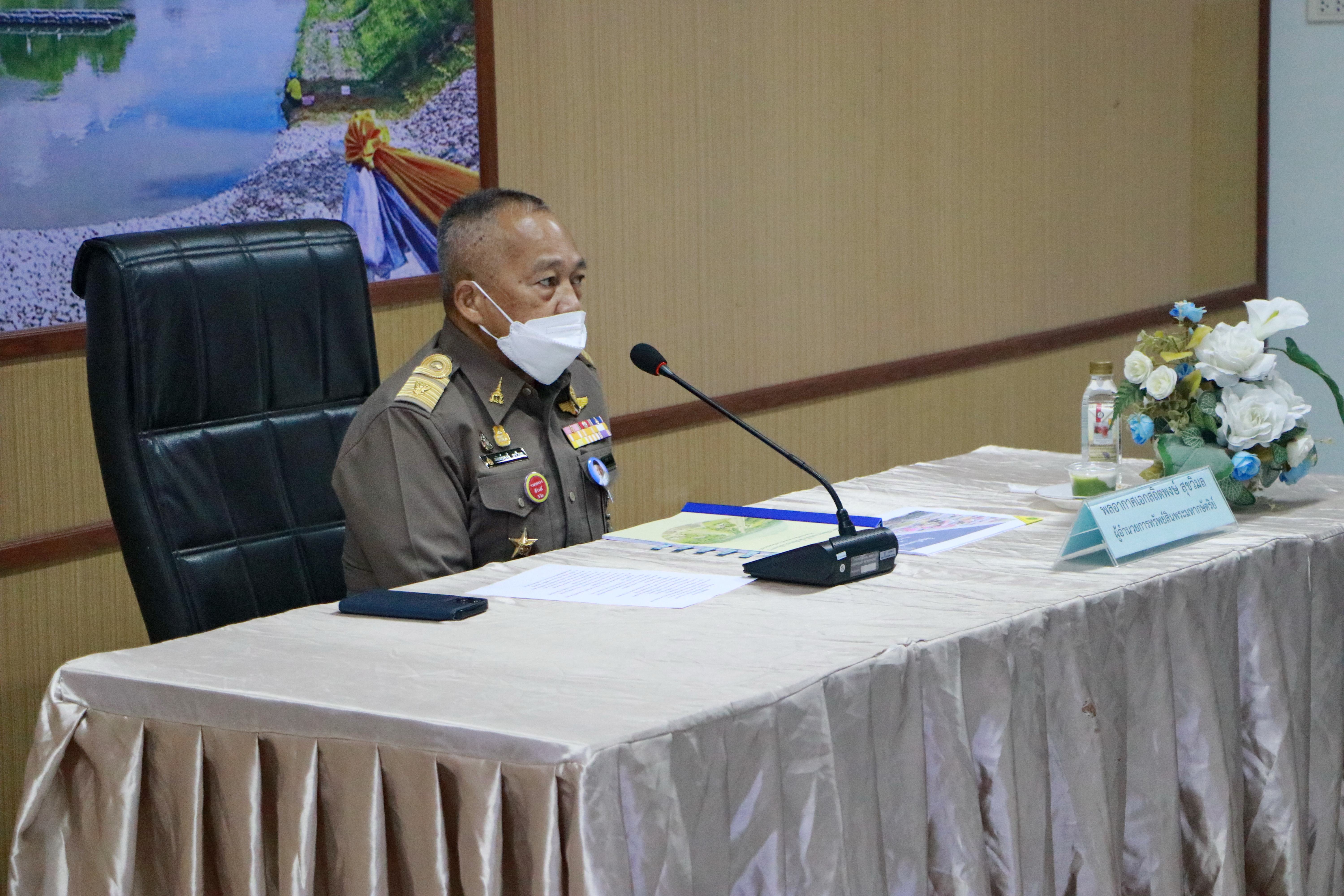 พลอากาศเอกสถิตย์พงษ์  สุขวิมล ราชเลขานุการในพระองค์ฯ พร้อมคณะ ตรวจเยี่ยมโครงการพัฒนาแหล่งน้ำพื้นที่สระบ่อดินขาว อำเภอตาคลี จังหวัดนครสวรรค์..คลิก