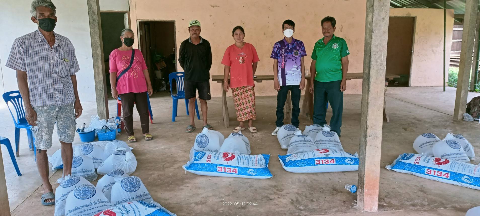 มอบการสนับสนุนปัจจัยการผลิตตามโครงการฯ ได้แก่พันธุ์ปลากินพืช จำนวน1,600ตัวต่อราย