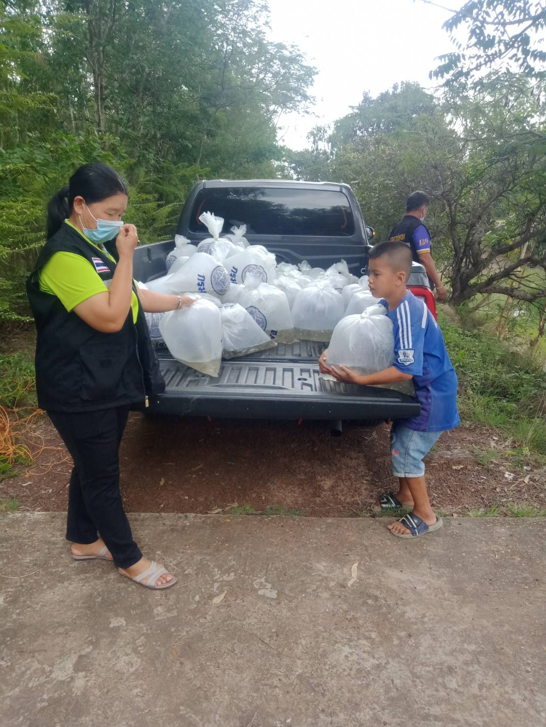 การปล่อยพันธุ์สัตว์น้ำโครงการผลผลิตพัฒนาศักยภาพด้านประมง ณ.หนองส้มป่อย..คลิก