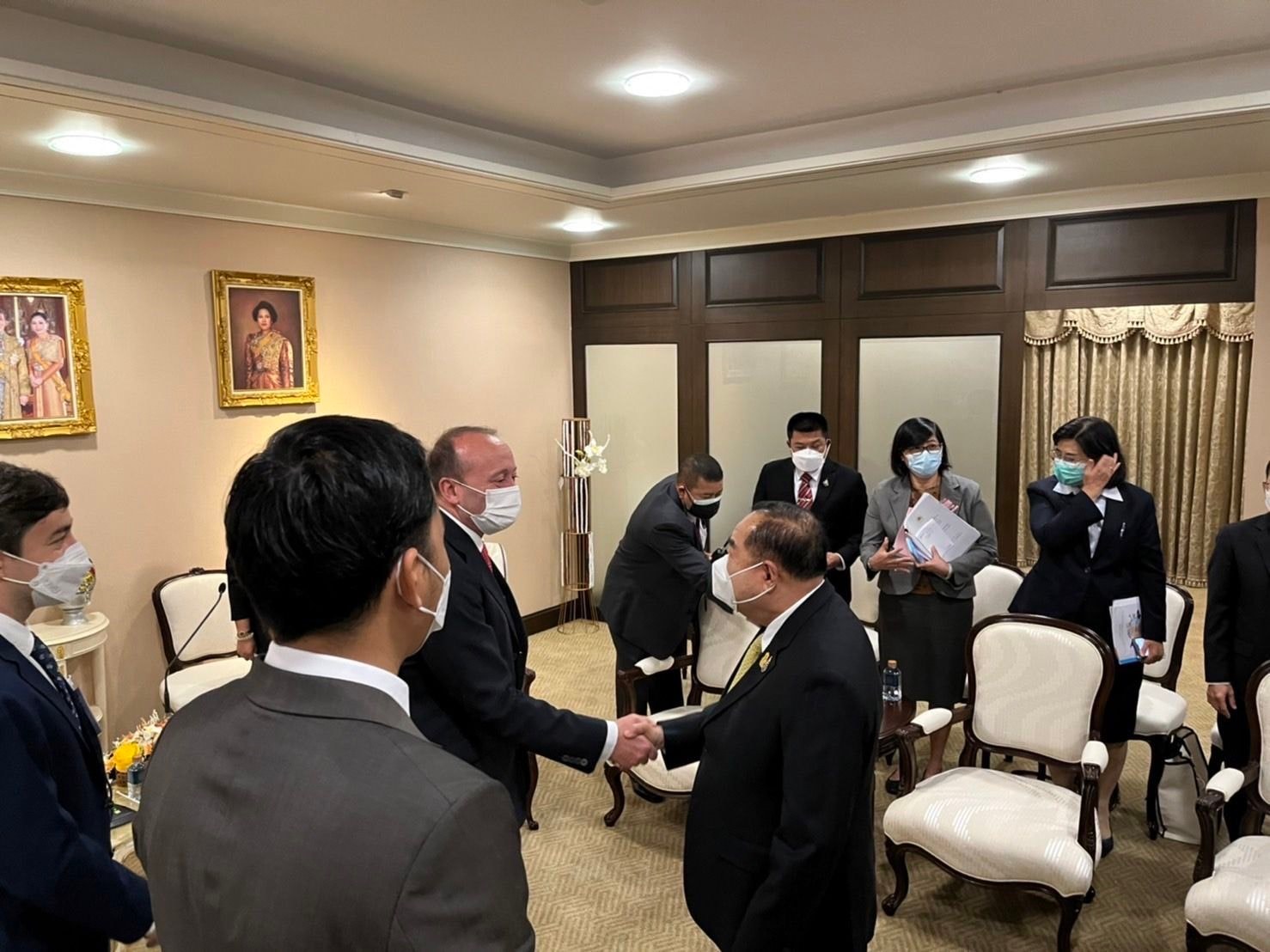 มูลนิธิความยุติธรรมเชิงสิ่งแวดล้อม (Environmental Justice Foundation) หรือ EJF เข้าเยี่ยมคารวะ รองนายกรัฐมนตรี เพื่อหารือถึงความคืบหน้าเชิงบวกของการปฏิรูปภาคการประมงและแรงงานประมงไทย