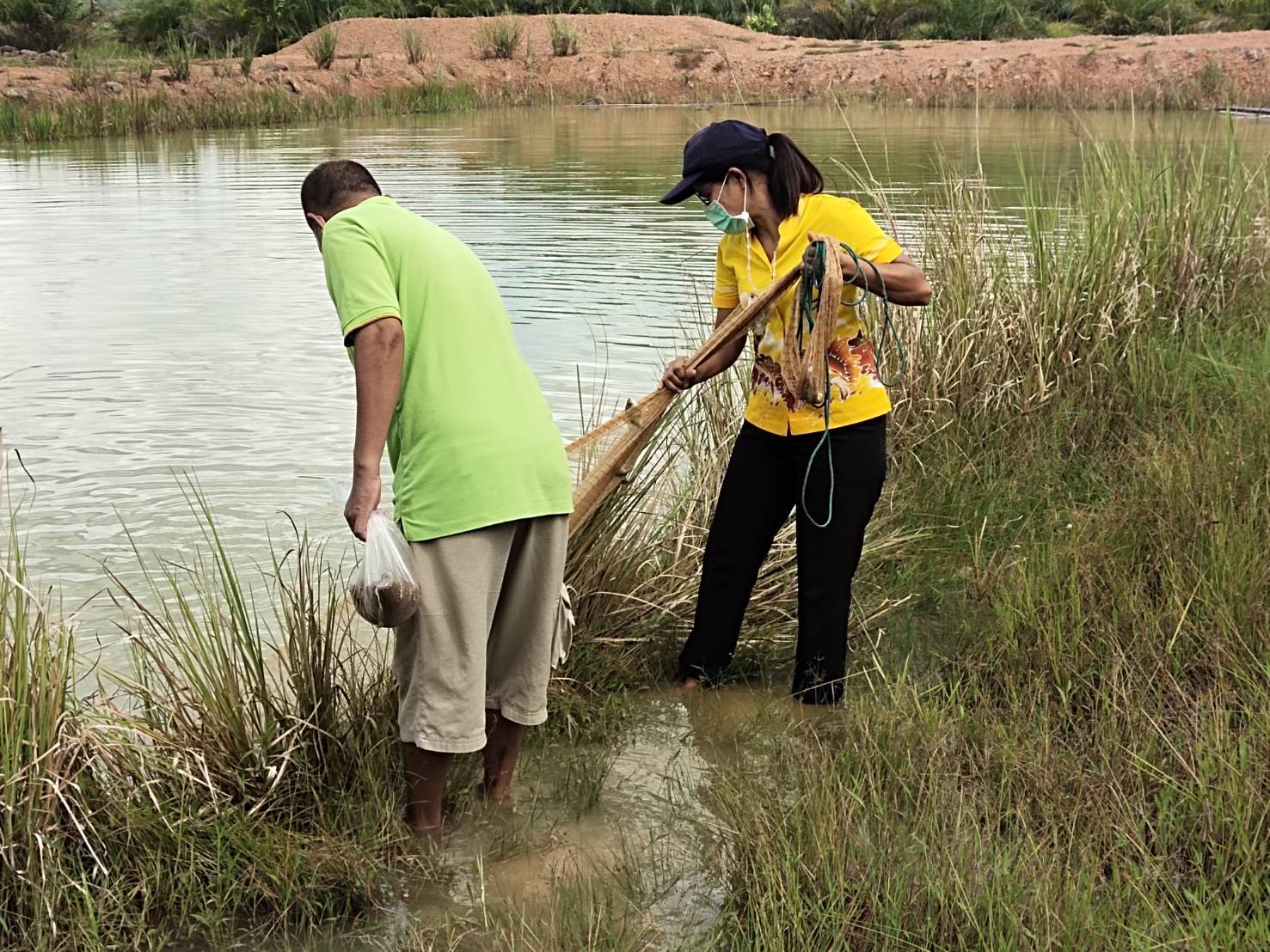 ประมงอำเภอป่าบอน ลงพื้นที่ติดตามความก้าวหน้าของเกษตรกรที่เข้าร่วมโครงการ 1 ตำบล 1 กลุ่มเกษตรทฤษฎีใหม่