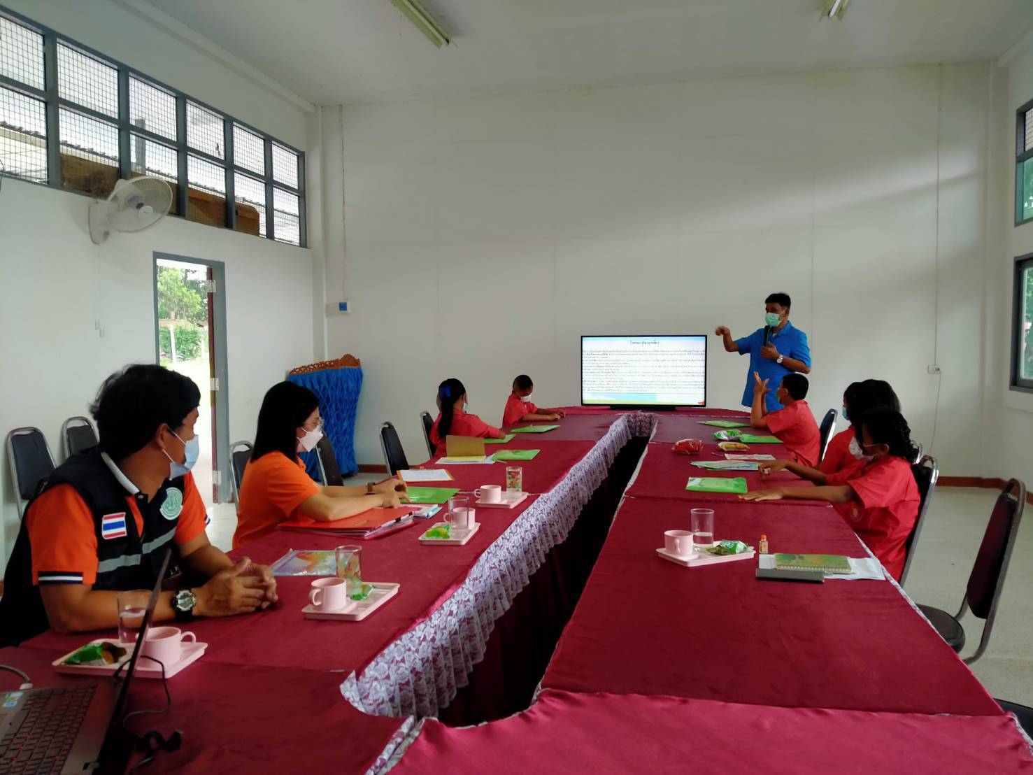 ดำเนินการฝึกอบรมคณะกรรมการประมงโรงเรียน หลักสูตรฝึกอบรมให้ความรู้ด้านการเพาะเลี้ยงสัตว์น้ำ และการเกษตรแบบผสมผสาน พร้อมส่งเสริมองค์ความรู้เครื่องมือประมงผิดกฎหมาย..คลิก