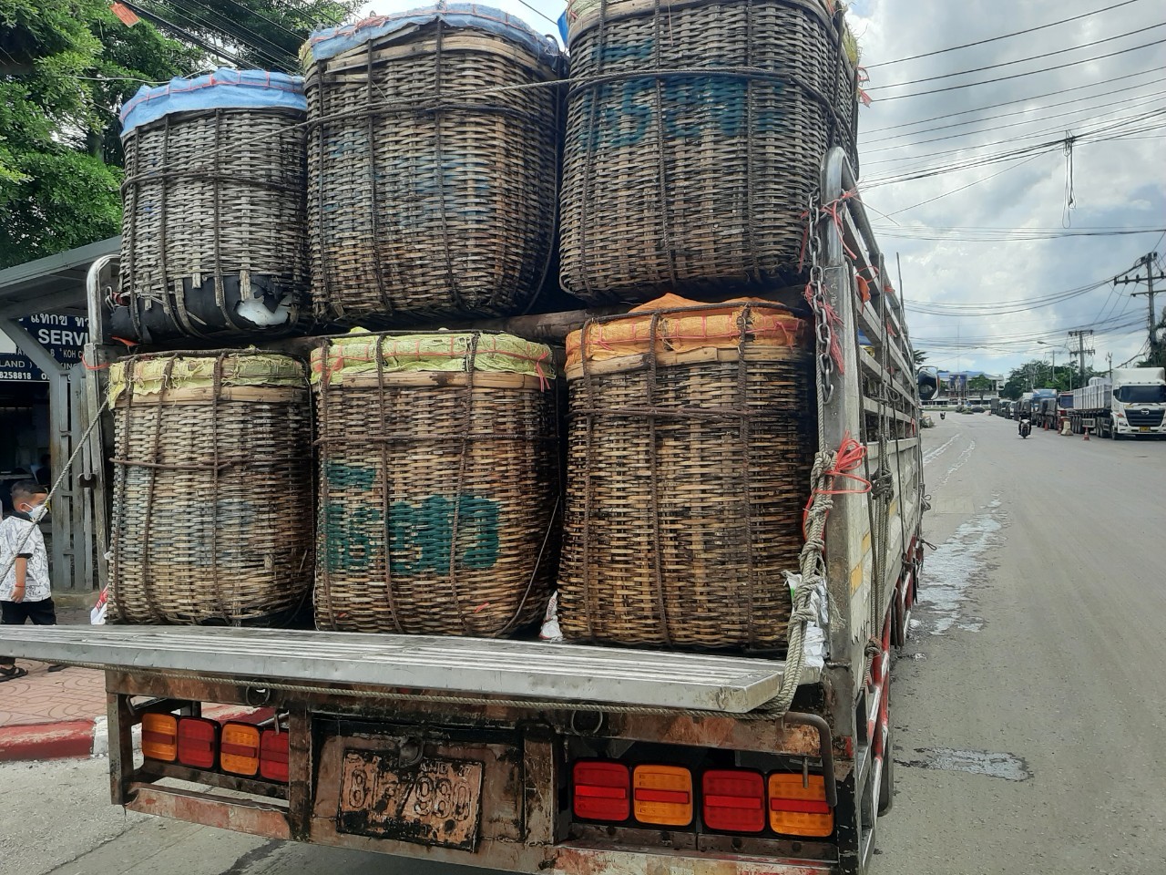 ตรวจสินค้าประมงที่นำเข้า ส่งออก ทางจุดผ่านแดนถาวรบ้านคลองลึก..คลิก