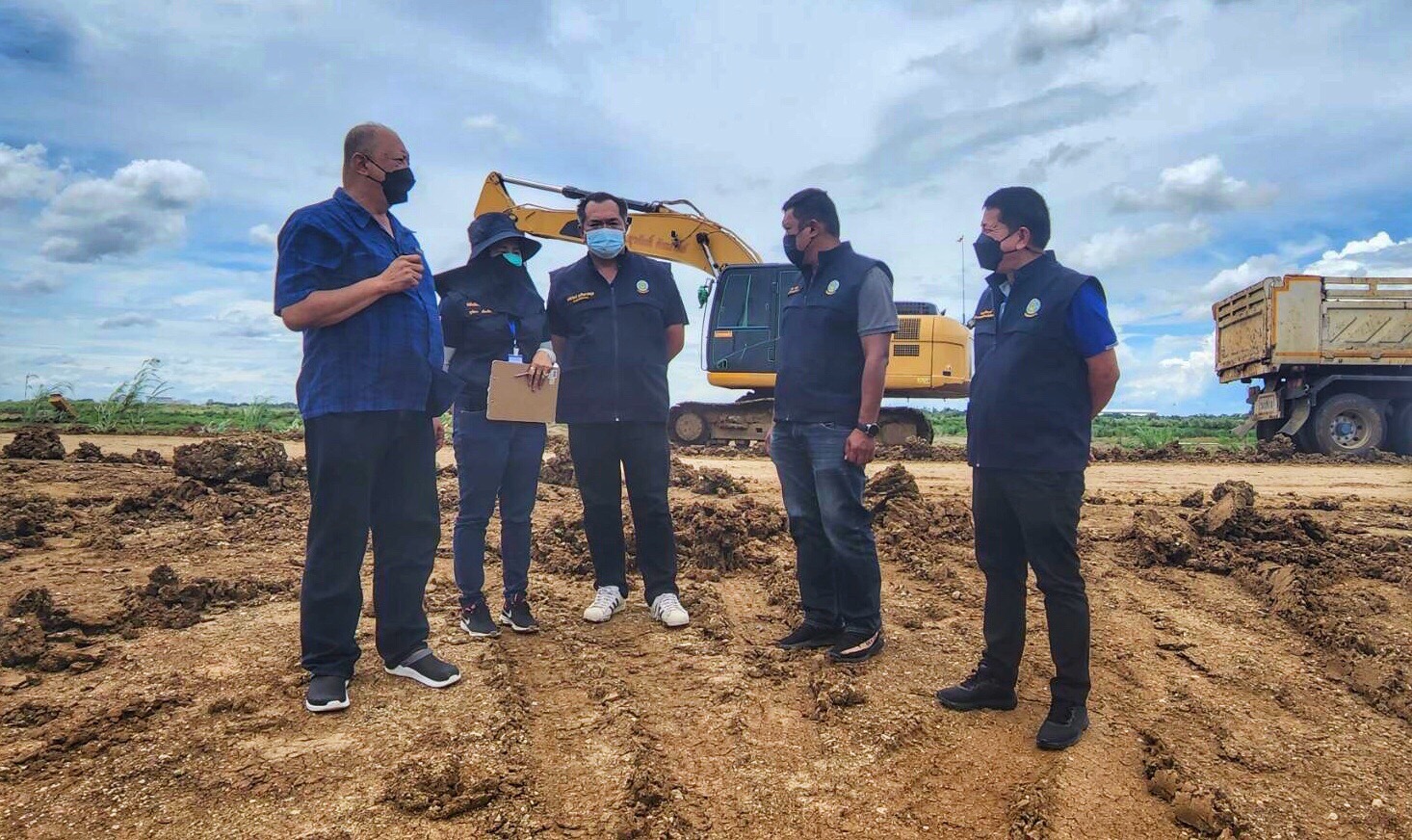 ลงพื้นที่ตรวจสอบการขนย้ายมูลดินที่ได้จากที่ราชพัสดุ (โครงการขุดลอกบึงบอระเพ็ด)..คลิก