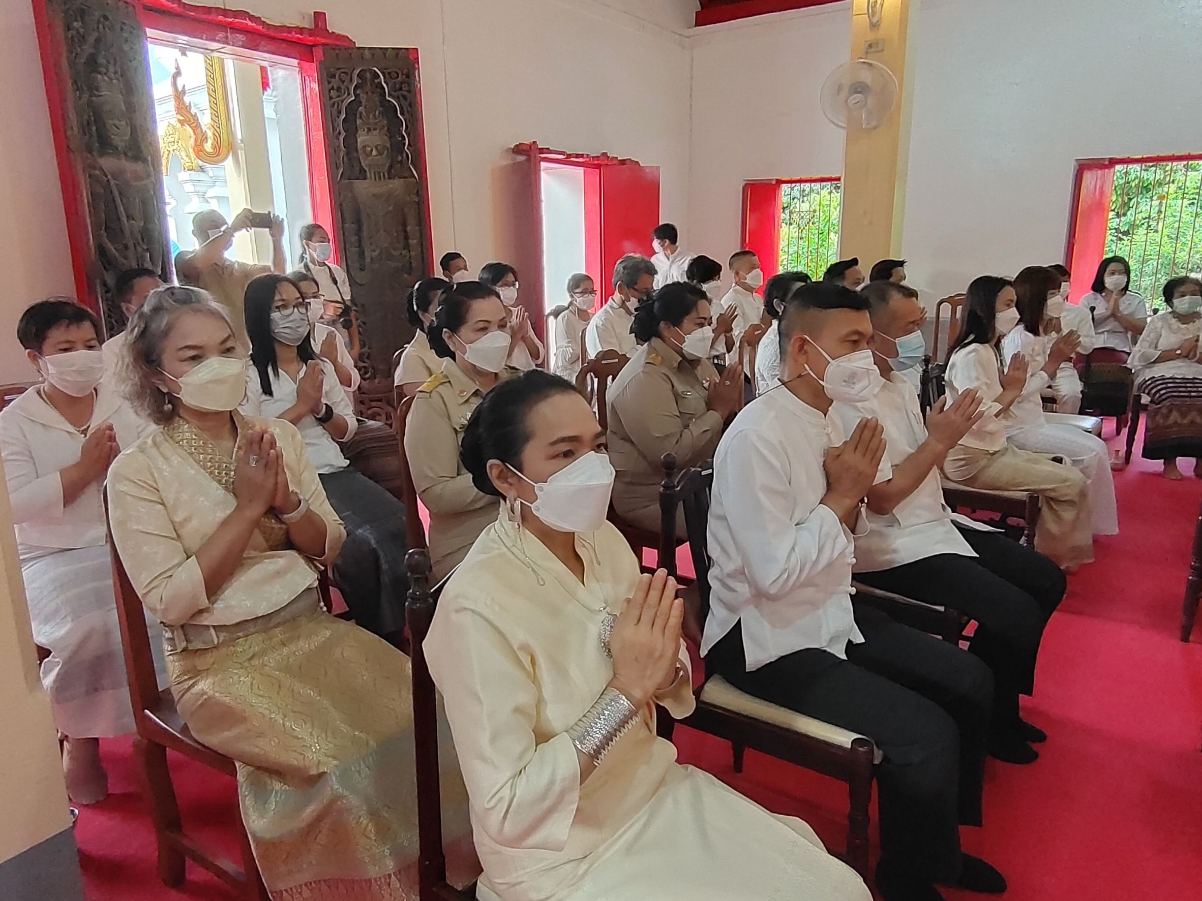 ร่วมพิธีทำบุญตักบาตร เนื่องในเทศกาลวันสำคัญทางพระพุทธศาสนา (วันอัฏฐมีบูชา)..คลิก