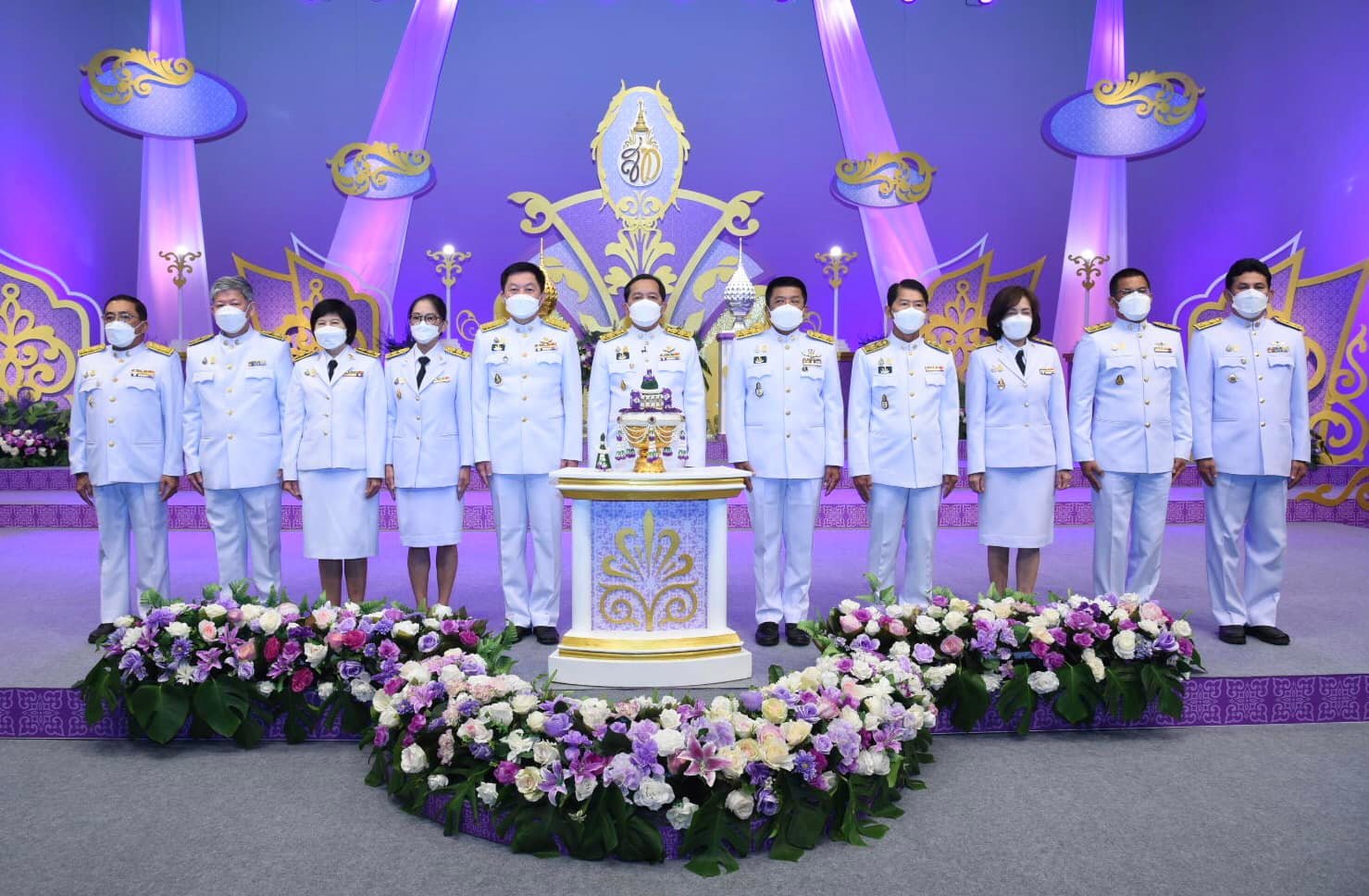 นายเฉลิมชัย สุวรรณรักษ์ อธิบดีกรมประมง พร้อมด้วย นายบัญชา สุขแก้ว นายถาวร ทันใจ นายประพันธ์ ลีปายะคุณ รองอธิบดีกรมประมง และคณะผู้บริหารกรมประมง บันทึกเทปถวายพระพรชัยมงคล สมเด็จพระนางเจ้าสุทิดา พัชรสุธาพิมลลักษณ พระบรมราชินี เนื่องในโอกาสวันเฉลิมพระชนมพรรษา..คลิก
