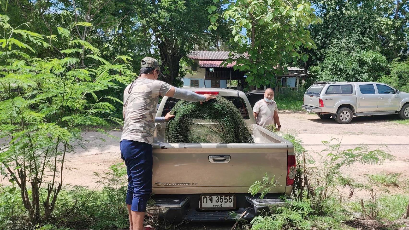 ลงพื้นที่ตรวจสอบบริเวณคลองหลุมดินว่ามีการใช้เครื่องมือประมงผิดกฎหมายประเภทลอบพับ (ไอ้โง่)..คลิก