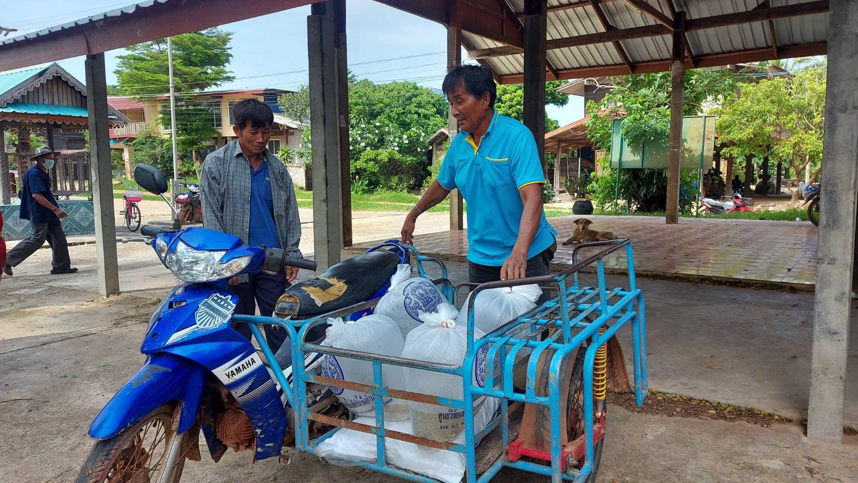สนับสนุนปัจจัยการผลิต ได้แก่พันธุ์ปลากินพืช จำนวน 1,600 ตัว และอาหารสัตว์น้ำ จำนวน 20 กิโลกรัม ต่อราย