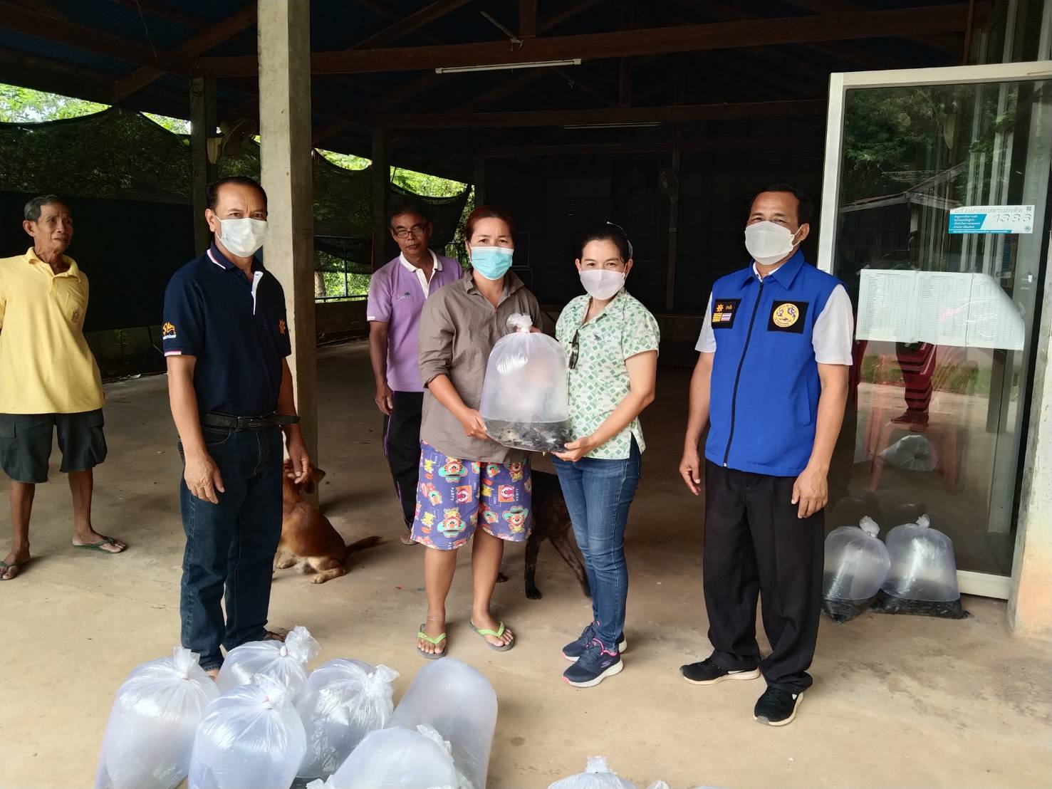 ประมงอำเภอน้ำยืน มอบพันธุ์ปลากินพืช ให้กับเกษตรกรผู้ประสบอุทกภัย ปี 2564..คลิก