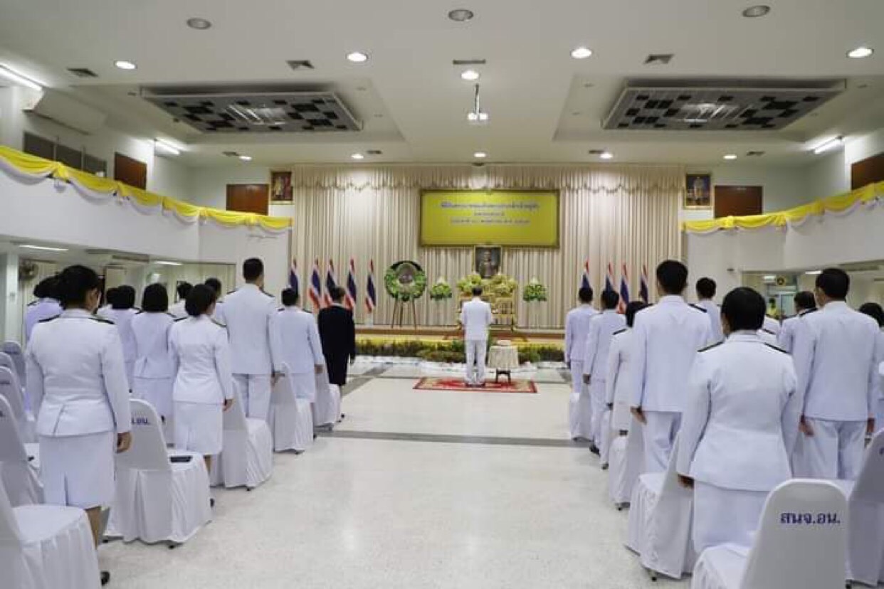 วันที่ (30 พ.ค. 65) ศูนย์วิจัยและพัฒนาการเพาะเลี้ยงสัตว์น้ำจืดอุทัยธานี มอบหมายให้นางรุ่งรัตน์ ชัยแก้ว ตำแหน่ง เจ้าพนักงานประมง  เข้าร่วมพิธีวันที่ระลึกพระบาทสมเด็จพระปกเกล้าเจ้าอยู่หัว รัชกาลที่ 7 ในราชวงศ์จักรี เพื่อเป็นการน้อมรำลึกถึงพระเกียรติคุณ และแสดงออกถึงความกตัญญูกตเวทีต่อพระองค์ผู้ทรงบำเพ็ญประโยชน์ให้แก่ประเทศชาติ ณ ห้องประชุมอาคาร 2 มหาวิทยาลัยรามคำแหง สาขาวิทยบริการเฉลิมพระเกียรติ อำเภอเมือง จังหวัดอุทัยธานี โดยมีนายขจรเกียรติ รักพานิชมณี ผู้ว่าราชการจังหวัดอุทัยธานี เป็นประธาน และนายอลงกต วรกี และนายพีระพล ตัณฑโอภาส รองผู้ว่าราชการจังหวัดอุทัยธานี หัวหน้าส่วนราชการ ศาล ทหาร ตำรวจ และชมรมแม่บ้านมหาดไทยจังหวัดอุทัยธานี ร่วมในพิธี..คลิก