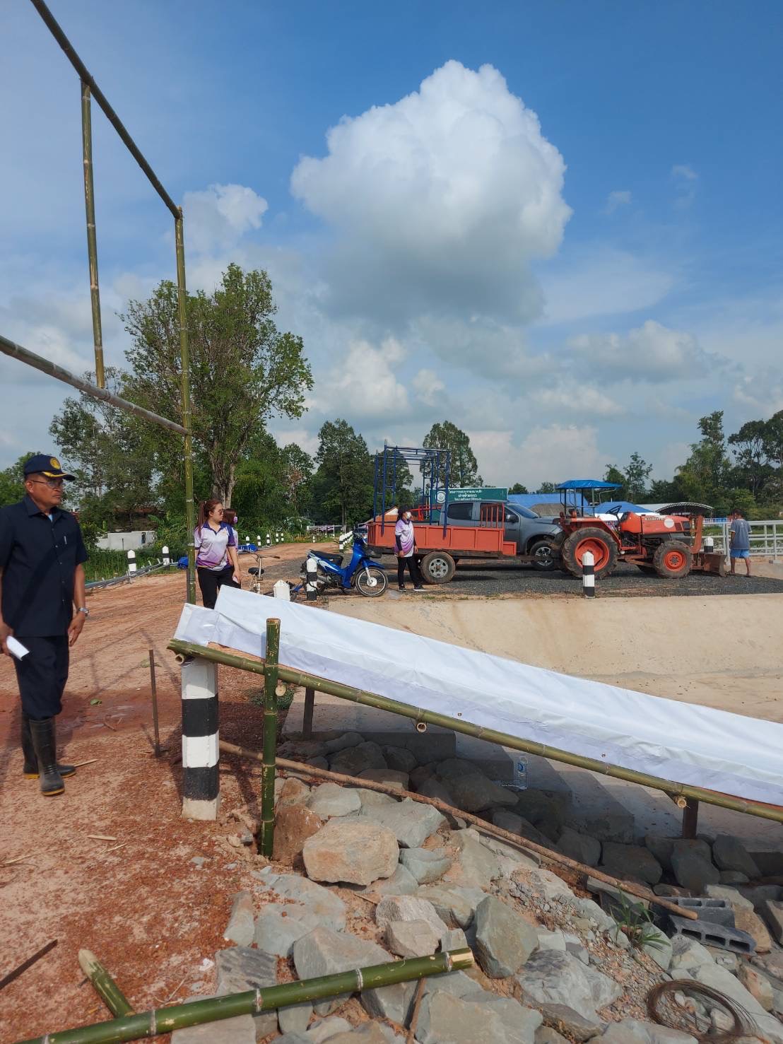ประมงอุบลฯ เตรียมสถานที่จัดงานพิธีปล่อยพันธุ์สัตว์น้ำเฉลิมพระเกียรติเนื่องในวันเฉลิมพระชนมพรรษาสมเด็จพระนางเจ้าสุทิดา พัชรสุธาพิมลลักษณ พระบรมราชินี..คลิก
