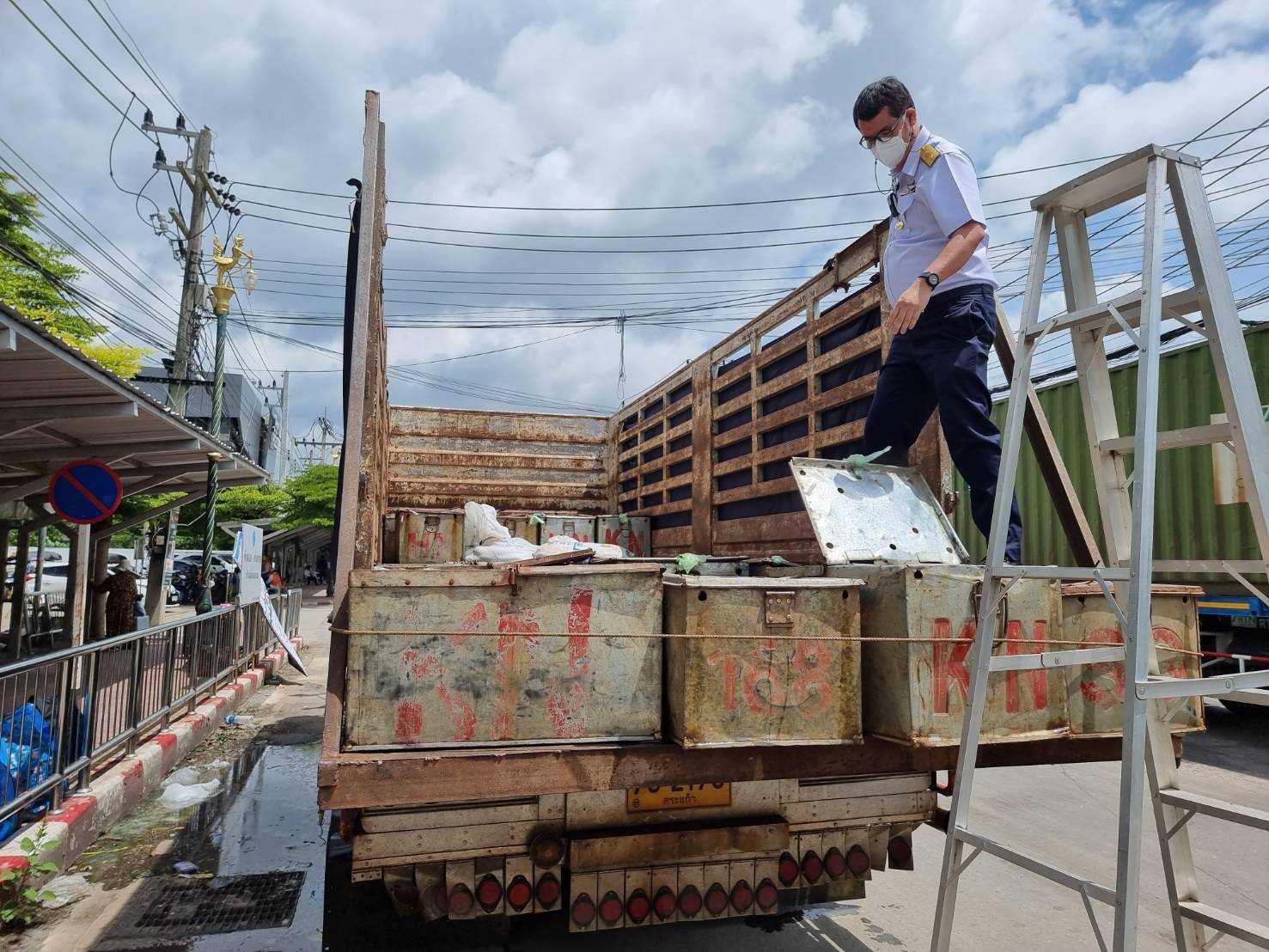 ตรวจสินค้าประมงที่นำเข้า ส่งออก ทางจุดผ่านแดนถาวรบ้านคลองลึก..คลิก