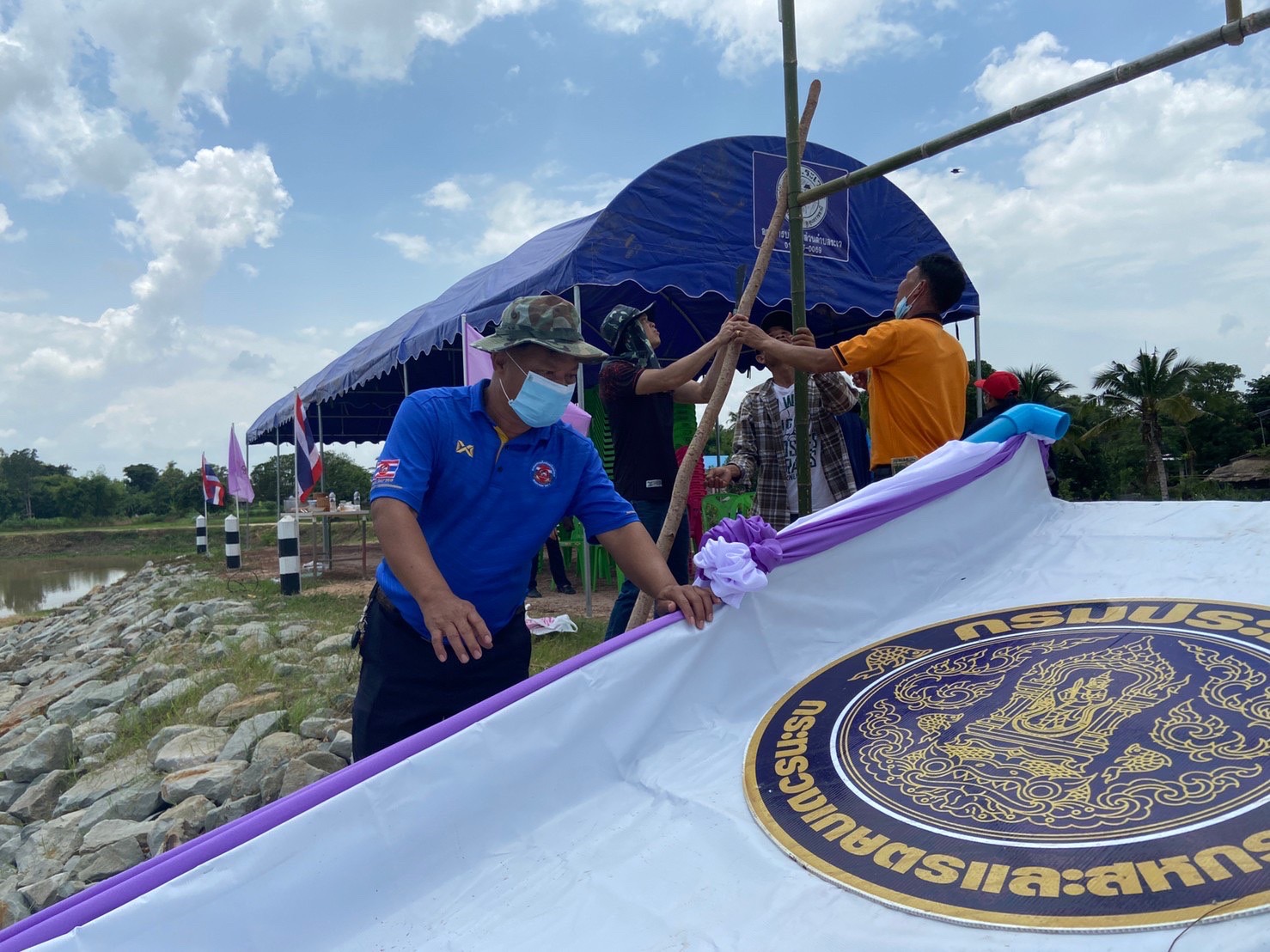 ประมงอุบลฯ เตรียมสถานที่จัดงานพิธีปล่อยพันธุ์สัตว์น้ำเฉลิมพระเกียรติเนื่องในวันเฉลิมพระชนมพรรษาสมเด็จพระนางเจ้าสุทิดา พัชรสุธาพิมลลักษณ พระบรมราชินี ประจำปี 2565..คลิก