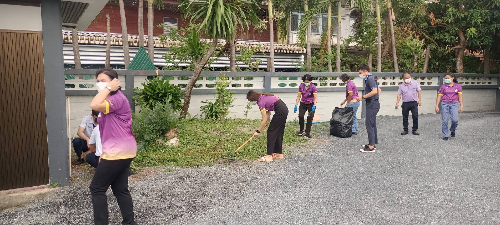 สำนักงานประมงจังหวัดพัทลุง นำข้าราชการ พนักงานราชการ และลูกจ้างประจำ ร่วมพัฒนาปรับภูมิทัศน์บริเวณสำนักงานประมงจังหวัดพัทลุง