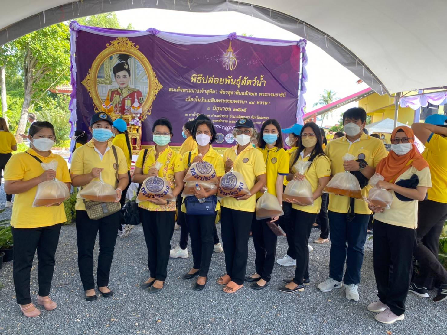    วันพฤหัสบดีที่ 2 มิถุนายน 2565 เจ้าหน้าที่ศูนย์วิจัยและพัฒนาประมงทะเลสงขลาร่วมกับหน่วยงานกรมประมงในจังหวัดสงขลา ปล่อยพันธุ์สัตว์น้ำ เนื่องในวโรกาส วันเฉลิมพระชนมพรรษา สมเด็จพระนางเจ้าสุทิดา พัชรสุธาพิมลักษณ พระบรมราชินี..คลิก