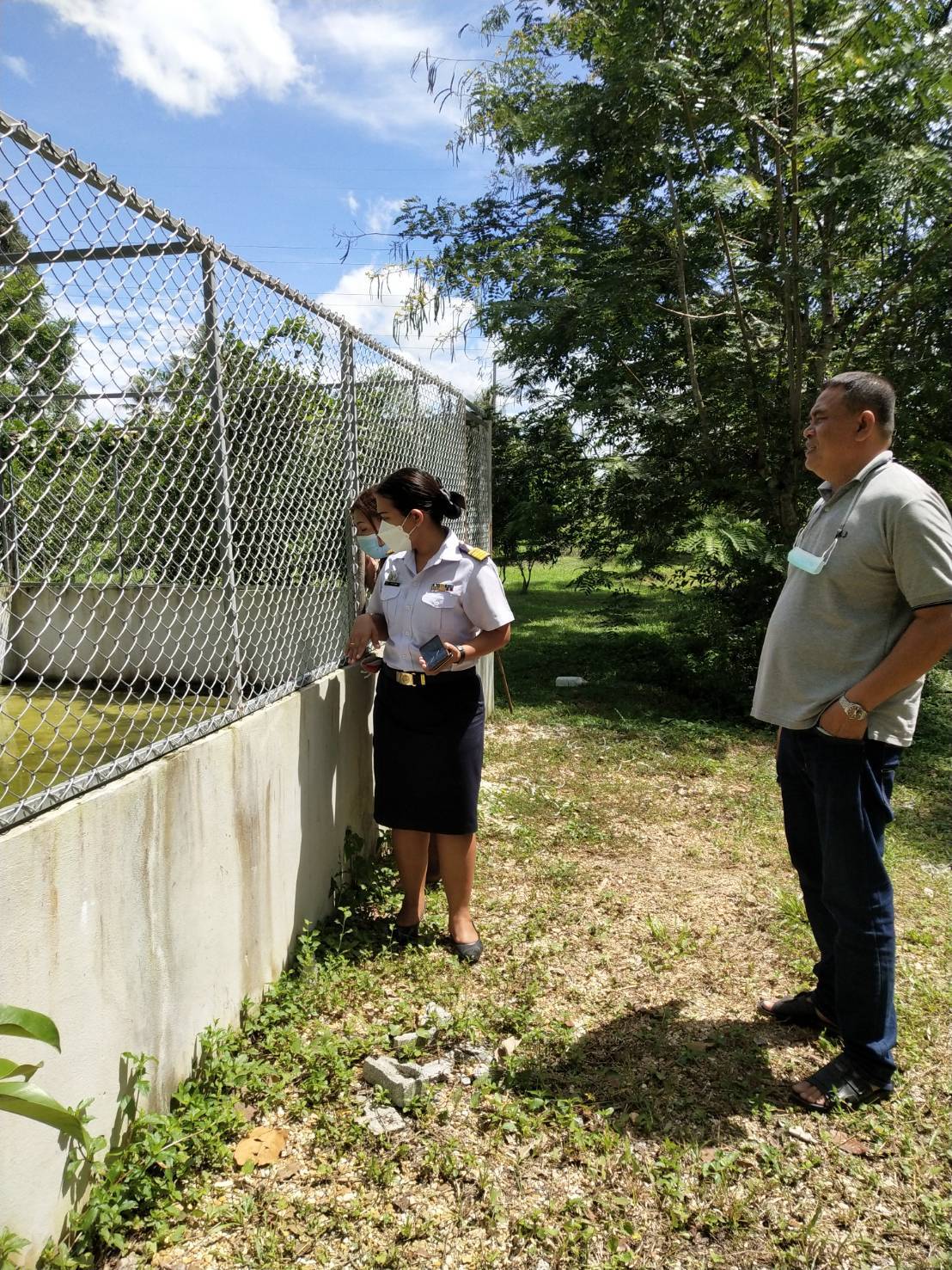 ประมงอำเภอบางแก้ว ร่วมตรวจติดตามให้คำแนะนำเกษตรกรผู้เลี้ยงจระเข้หลังจากทำการเคลื่อนย้ายจระเข้ พื้นที่อำเภอบางแก้ว