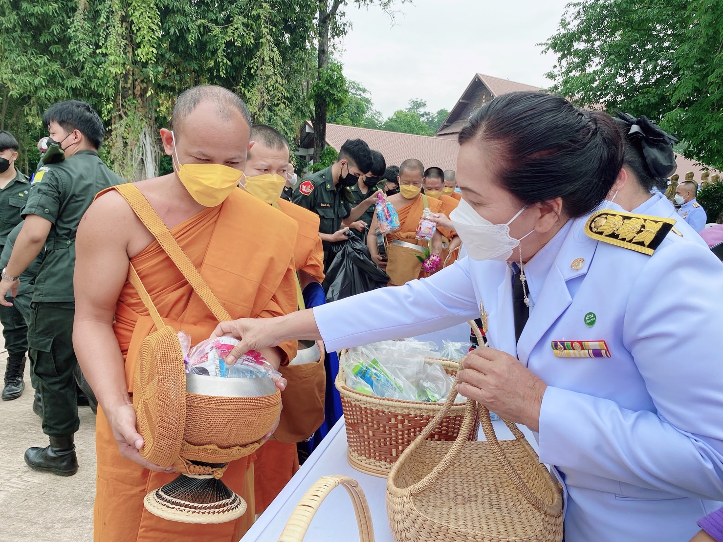 ร่วมพิธีทำบุญตักบาตรถวายพระราชกุศล เพื่อเฉลิมพระเกียรติ สมเด็จพระนางเจ้าสุทิดา พัชรสุธาพิมลลักษณ พระบรมราชินี เนื่องในวันเฉลิมพระชนมพรรษา 3 มิถุนายน 2565..คลิก