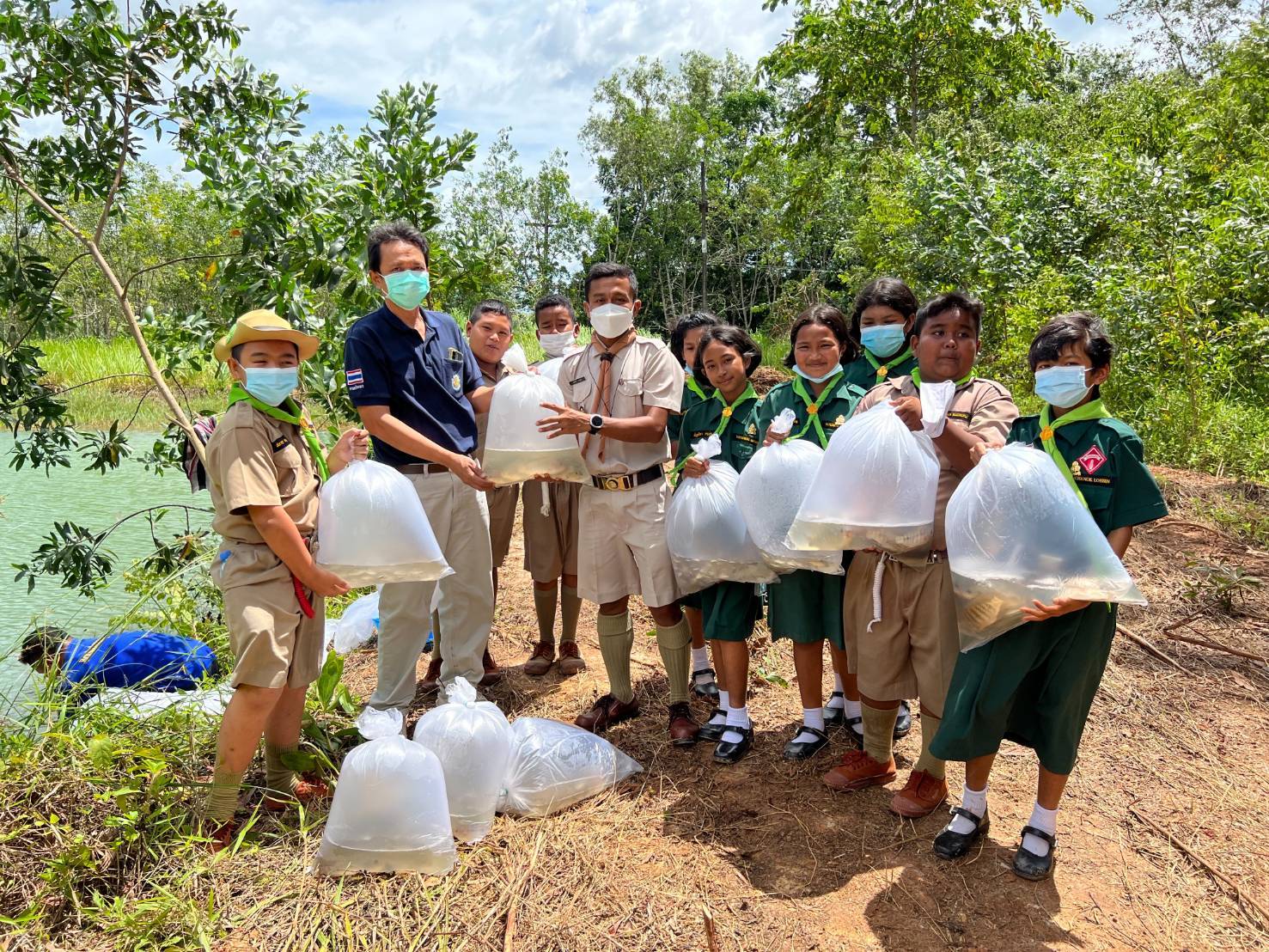 ประมงอำเภอเขาชัยสน มอบพันธุ์ปลานิล ปลาตะเะียน และปลาบ้าให้แก่โรงเรียนบ้านโคกม่วงเพื่อสนับสนุนโครงการอาหารกลางวันของโรงเรียน..คลิก