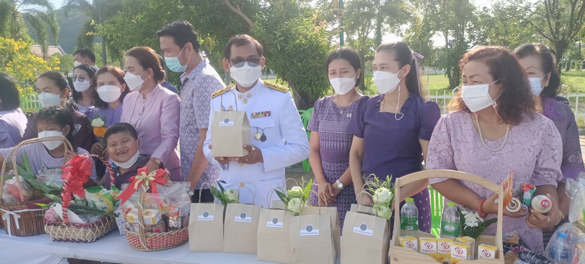 สำนักงานประมงจังหวัดพัทลุง ร่วมพิธีทำบุญตักบาตรถวายพระราชกุศลกิจกรรมเฉลิมพระเกียรติสมเด็จพระนางเจ้าฯพระบรมราชินี..คลิก