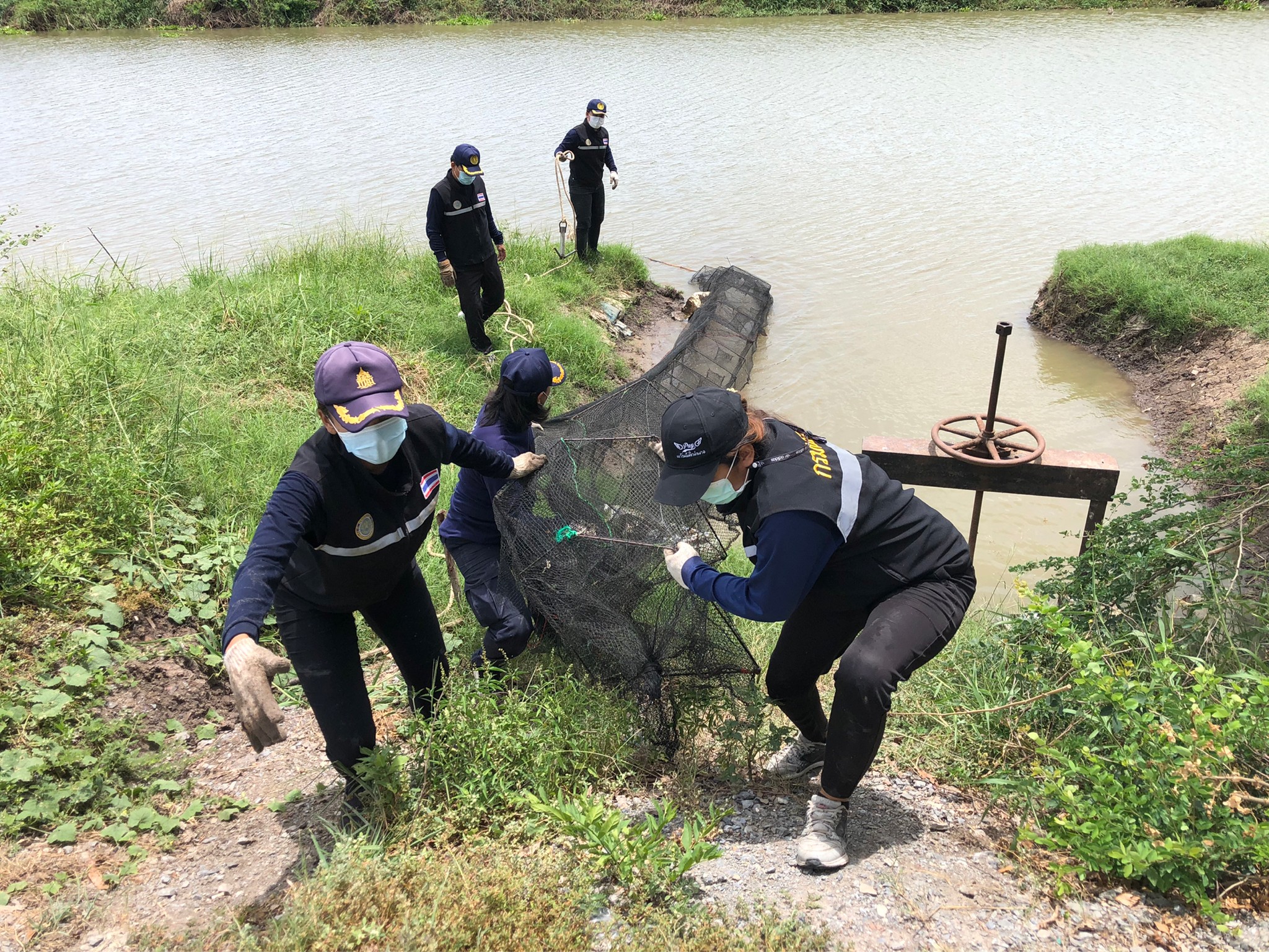สำนักงานประมงจังหวัดสุพรรณบุรี ออกประชาสัมพันธ์กำหนดพื้นที่และระยะเวลาฤดูสัตว์น้ำมีไข่ ประจำปี พ.ศ. 2565 และตรวจปราบปรามผู้กระทำผิดพระราชกำหนดการประมง พ.ศ. 2558 และที่แก้ไขเพิ่มเติม..คลิก