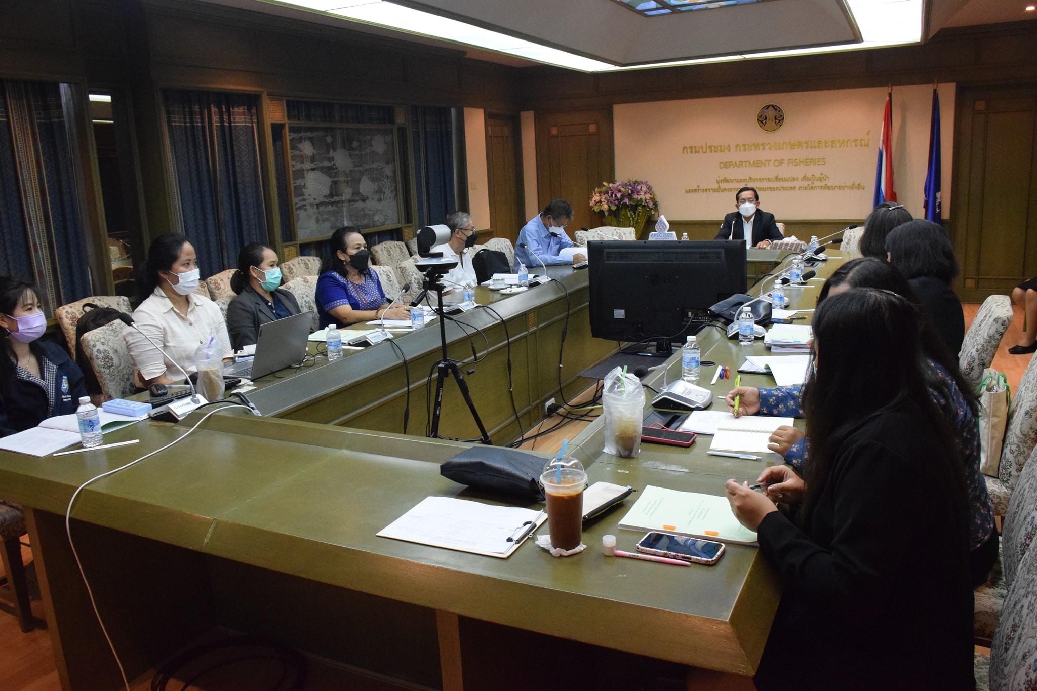 นายเฉลิมชัย สุวรรณรักษ์ อธิบดีกรมประมง เป็นประธานการประชุมคณะกรรมการบริหารเงินทุนหมุนเวียนในการผลิตพันธุ์ปลา พันธุ์กุ้ง และพันธุ์สัตว์น้ำอื่นๆ ครั้งที่ 3/2565..คลิก