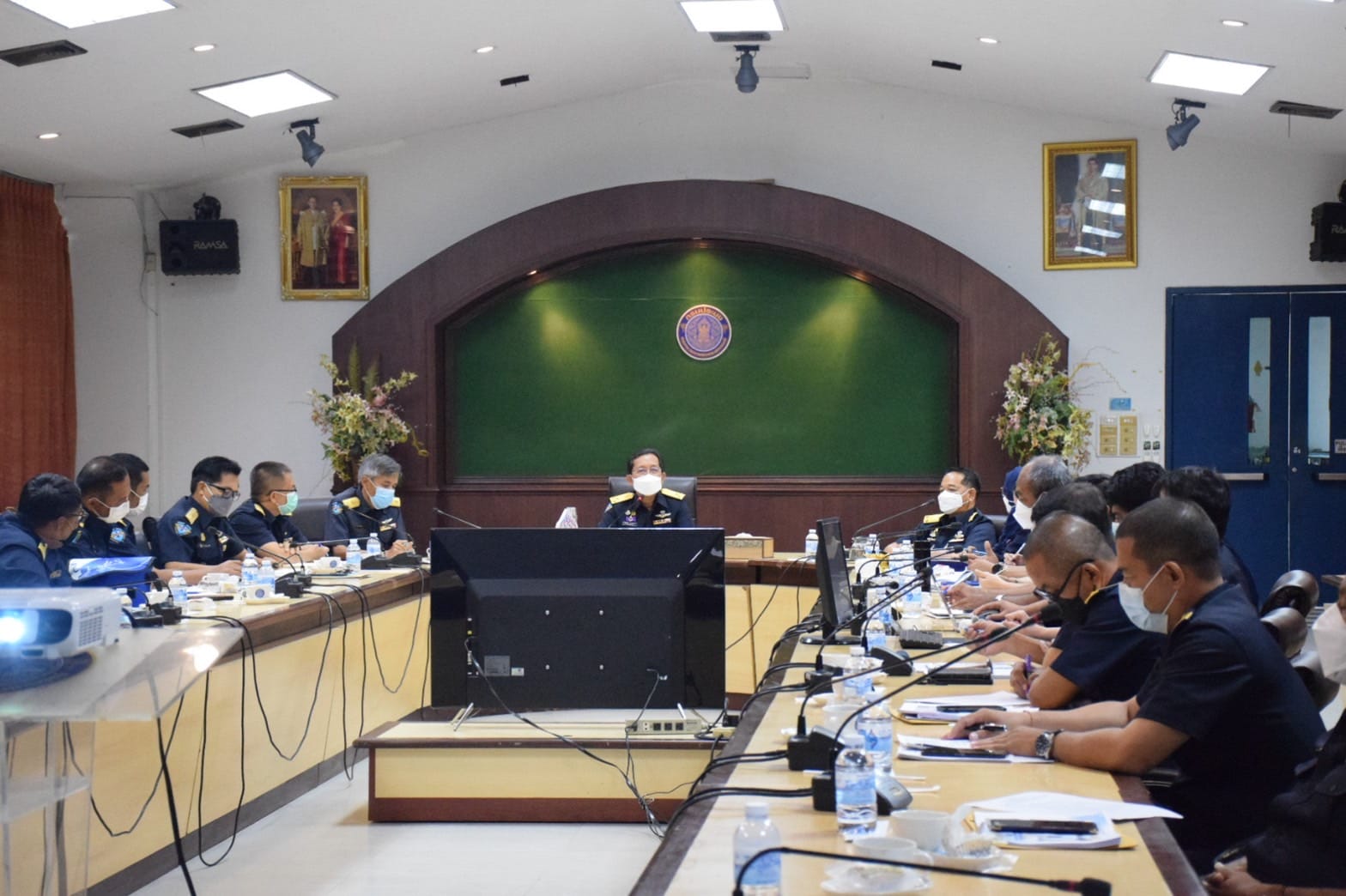 นายเฉลิมชัย สุวรรณรักษ์ อธิบดีกรมประมง เป็นประธานการประชุมมอบนโยบายและแนวทางปฏิบัติงานด้านการตรวจการประมง..คลิก