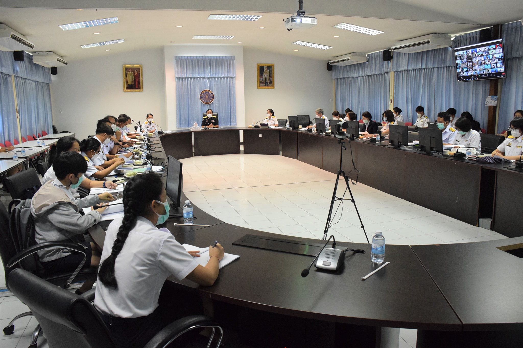 นายเฉลิมชัย สุวรรณรักษ์ อธิบดีกรมประมง เป็นประธานการประชุมติดตามความก้าวหน้าแผนฟื้นฟูผลผลิตกุ้งทะเลของประเทศไทย ครั้งที่ 1/2565