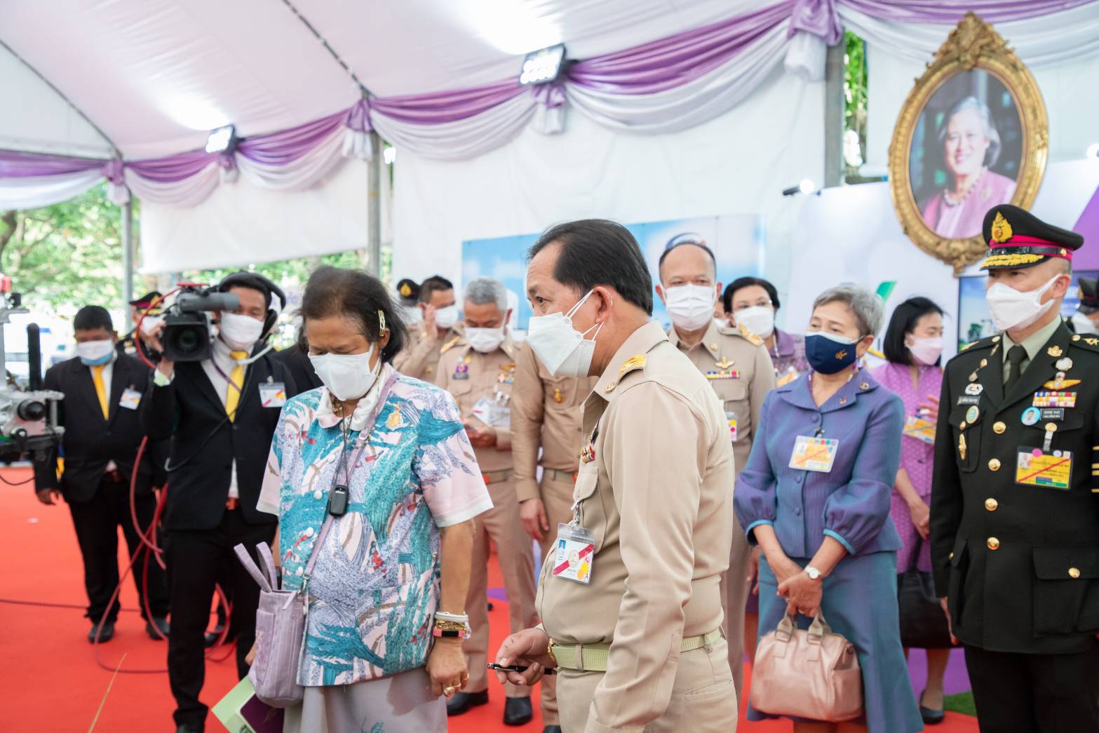 สมเด็จพระกนิษฐาธิราชเจ้า กรมสมเด็จพระเทพรัตนราชสุดา ฯ สยามบรมราชกุมารี ในวโรกาสเสด็จพระราชดำเนินไปทรงเปิดงานรณรงค์ถ่ายทอดเทคโนโลยีการผลิตข้าวระดับประเทศ เนื่องในวันข้าวและชาวนาแห่งชาติประจำปี 2565..คลิก