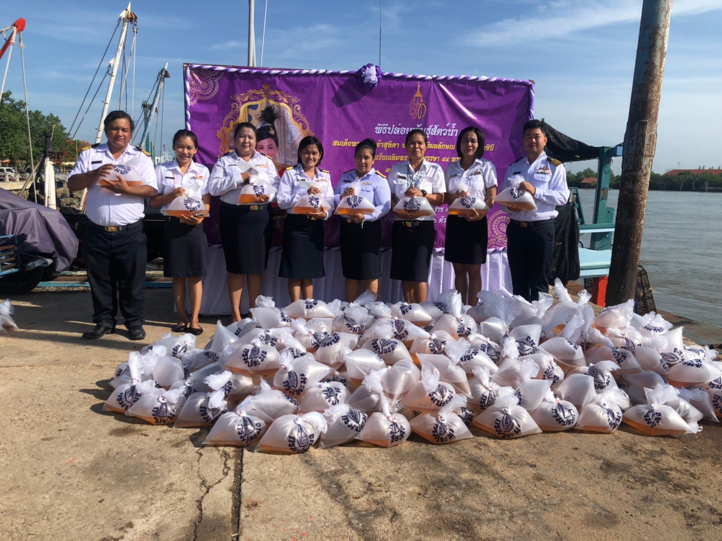 เข้าร่วมพิธีปล่อยพันธุ์สัตว์น้ำ เนื่องในวันเฉลิมพระชนมพรรษา