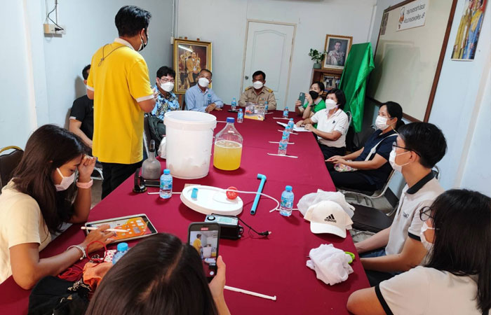 นักวิจัยจาก Biotec สวทช และคณะลงพื้นที่ทดสอบขยายผลการใช้จุลินทรีย์ ปม ผง สูตรใหม่ ระยะที่ 3..คลิก
