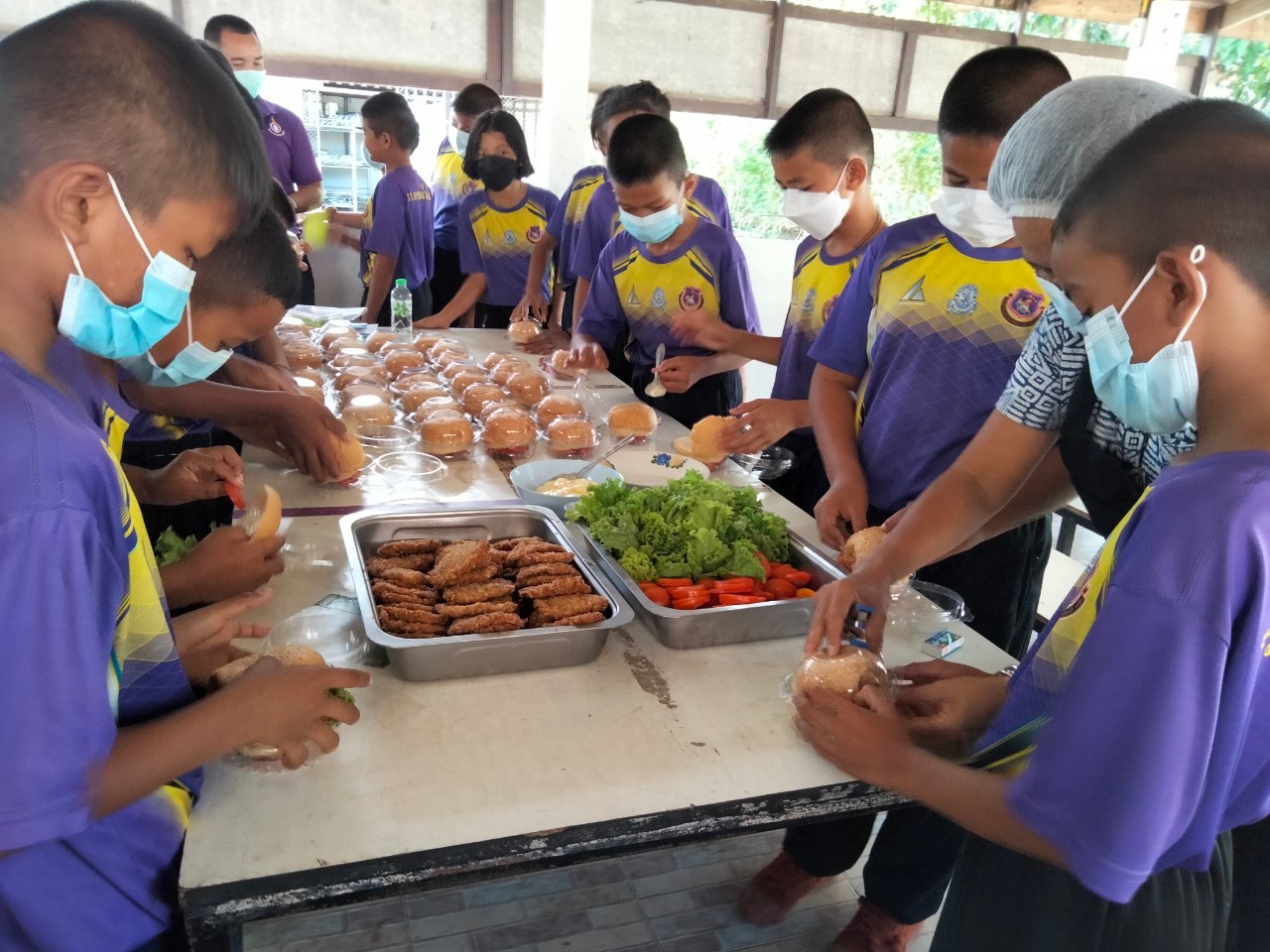 ให้ความรู้ แก่ ครูและนักเรียน โรงเรียนตำรวจตระเวนชายแดนบ้านน้ำอ้อม..คลิก