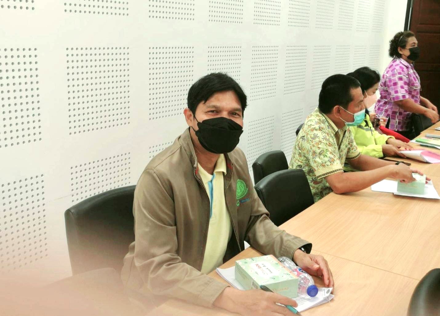 เข้าร่วมการประชุมคณะทำงานโครงการขจัดความยากจนและพัฒนาคนทุกช่วงวัยอย่างยั่งยืนตามหลักปรัชญาของเศรษฐกิจพอเพียงจังหวัดภูเก็ต (คณะทำงานกับเคลื่อนด้านรายได้)..คลิก