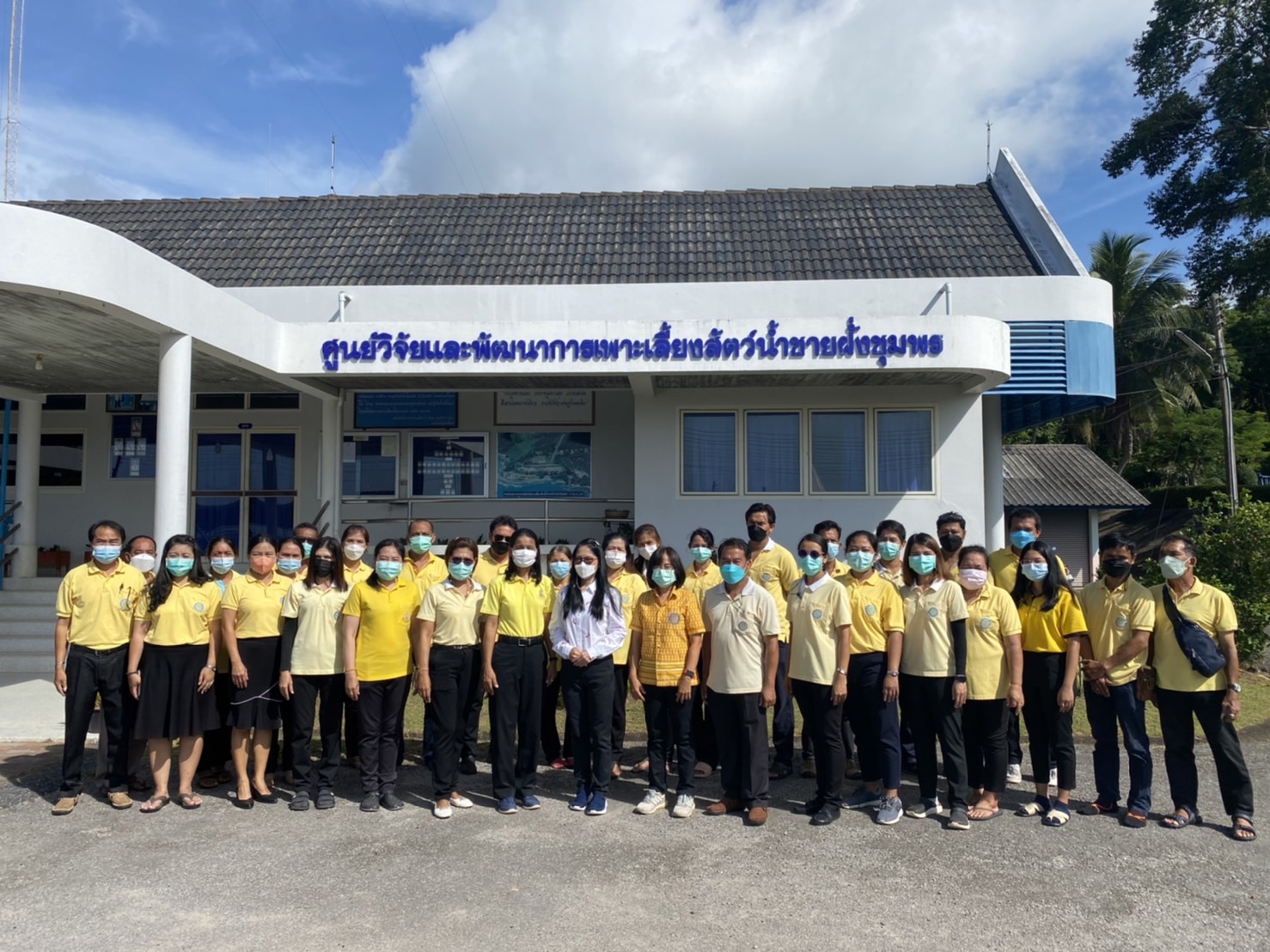 นางสุทธินี ลิ้มธรรมมหิศร ผู้อำนวยการกองวิจัยและพัฒนาการเพาะเลี้ยงสัตว์น้ำชายฝั่ง ลงพื้นที่ตรวจเยี่ยมและติดตามผลการดำเนินงาน ณ ศพช.ชุมพร..คลิก