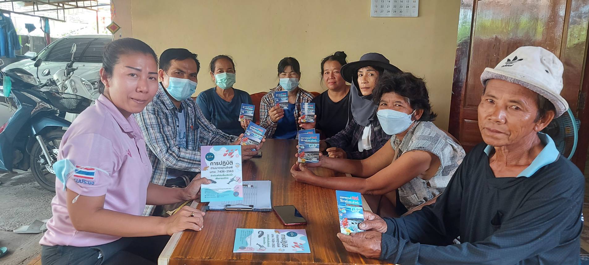 ประมงอำเภอสว่างวีระวงศ์ประชาสัมพันธ์ สร้างการรับรู้การทำฟาร์มเลี้ยงสัตว์น้ำ ให้ได้มาตรฐานจีเอพี (GAP) มกษ. 7436 - 2563 