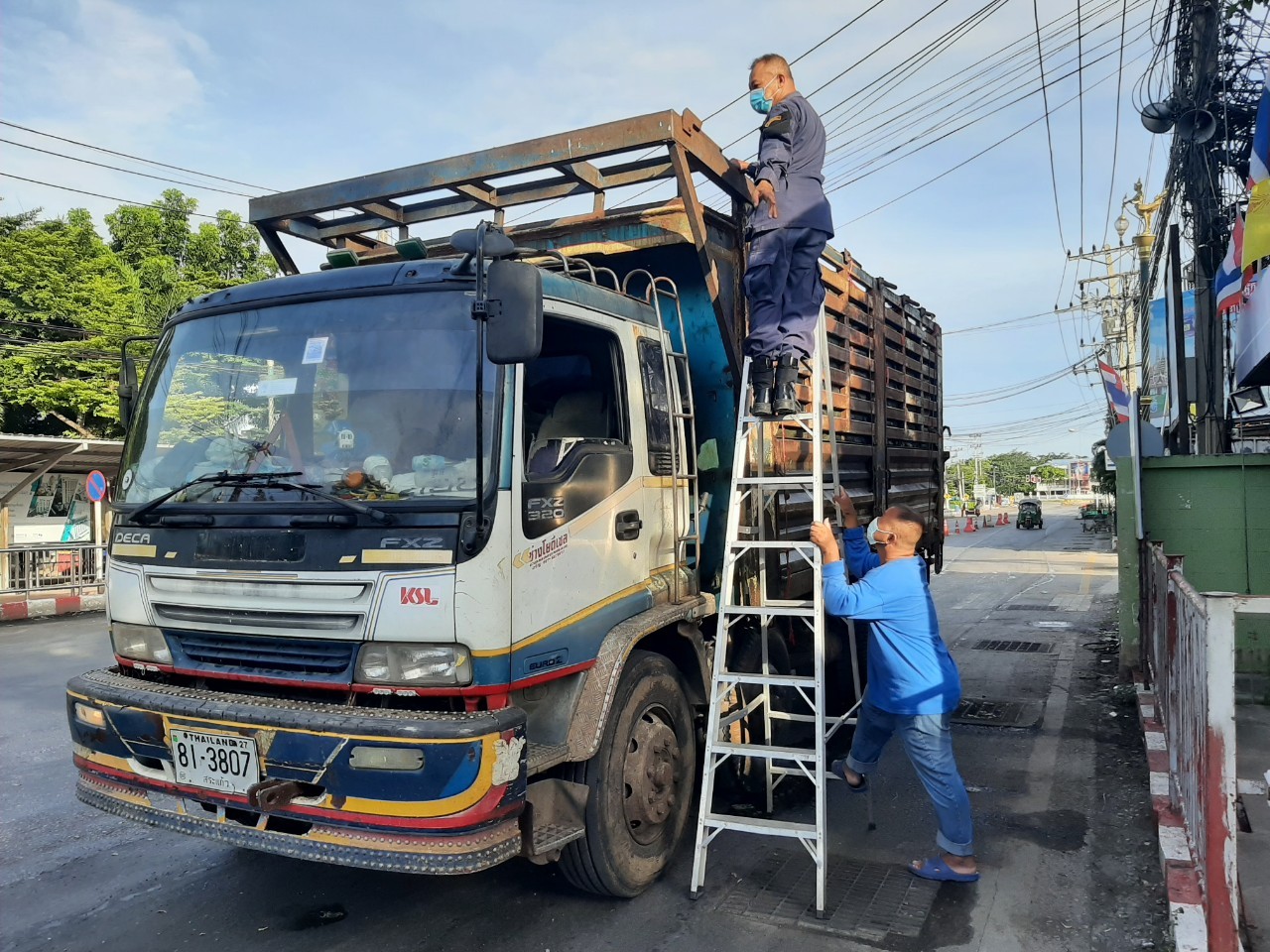 ตรวจสินค้าประมงที่นำเข้า ส่งออก ทางจุดผ่านแดนถาวรบ้านคลองลึก..คลิก