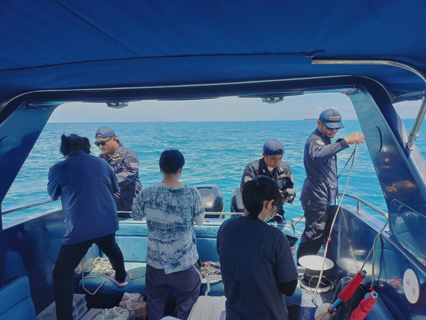 ศูนย์ป้องกันและปราบปรามประมงทะเลระยองสนับสนุนเรือตรวจการประมงในการเก็บตัวอย่างน้ำทะเลเพื่อตรวจวิเคราะห์ผลผลิตเบื้องต้น..คลิก
