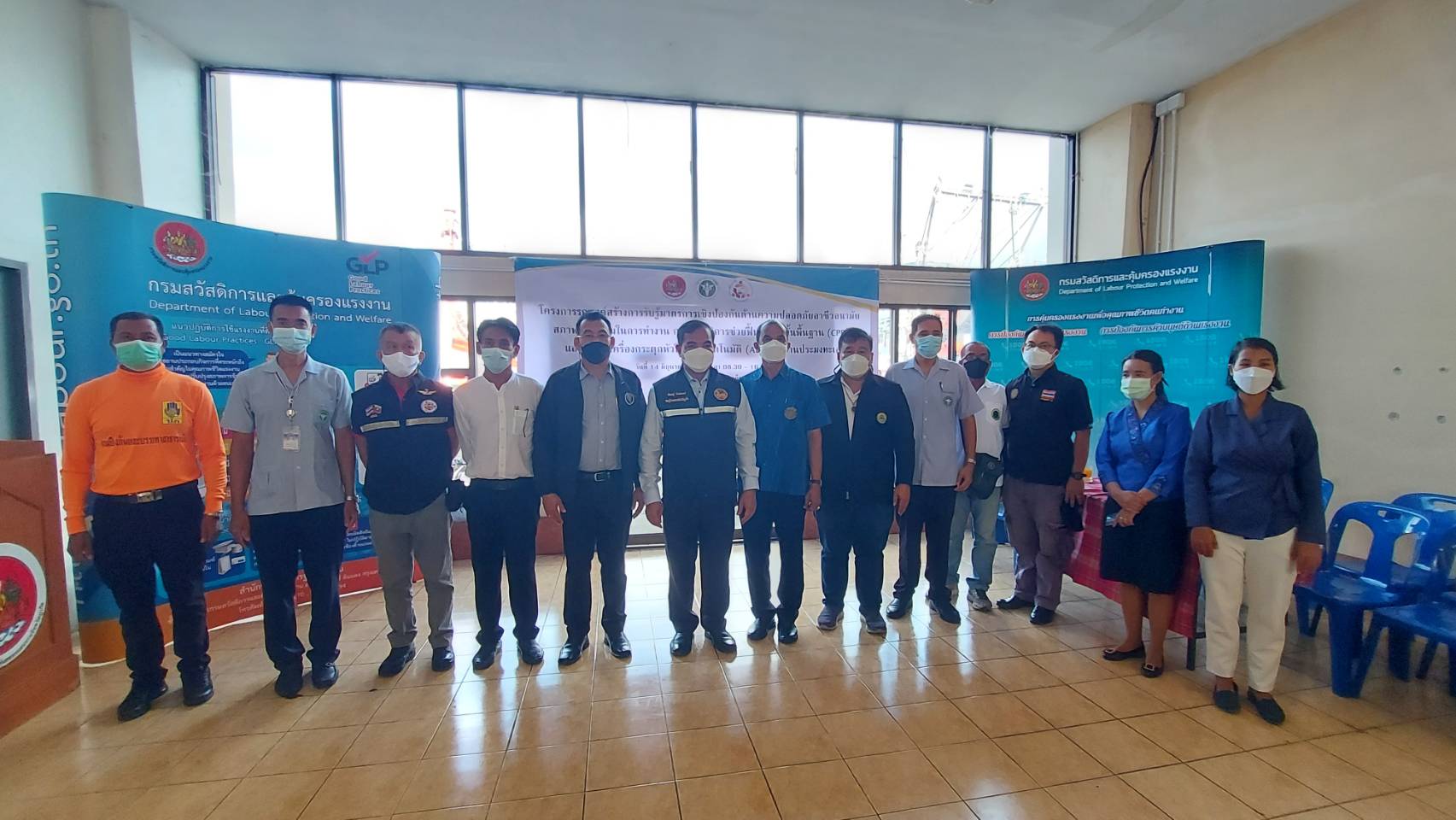 ประมงจังหวัดภูเก็ต เข้าร่วมโครงการรณรงค์สร้างการรับรู้มาตรการเชิงป้องกันด้านความปลอดภัยอาชีวอนามัย สภาพแวดล้อมในการทำงาน การปฏิบัติการช่วยฟื้นคืนชีพขั้นพื้นฐาน (CPR) การใช้เครื่องกระตุกหัวใจไฟฟ้าอัตโนมัติ (AED) ในงานประมงทะเล..คลิก