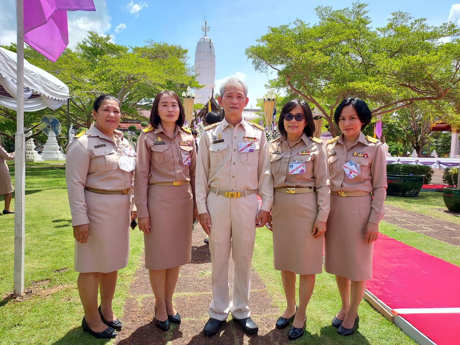 เข้าเฝ้าทูลละอองพระบาทรับเสด็จพระกนิษฐาธิราชเจ้ากรมสมเด็จพระเทพรัตนราชสุดาฯ สยามบรมราชกุมารี