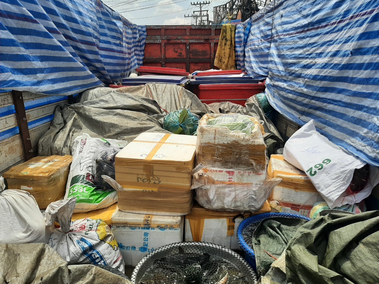 ตรวจสินค้าประมงที่นำเข้า ส่งออก ทางจุดผ่านแดนถาวรบ้านคลองลึก..คลิก