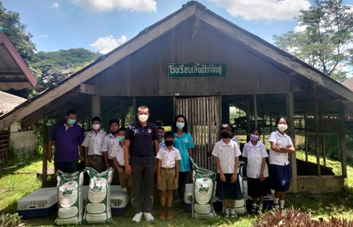 งานปศุสัตว์ ศูนย์ฯ คุ้งกระเบน มอบปัจจัยการผลิตให้แก่โรงเรียนตำรวจตระเวนชายแดน..คลิก